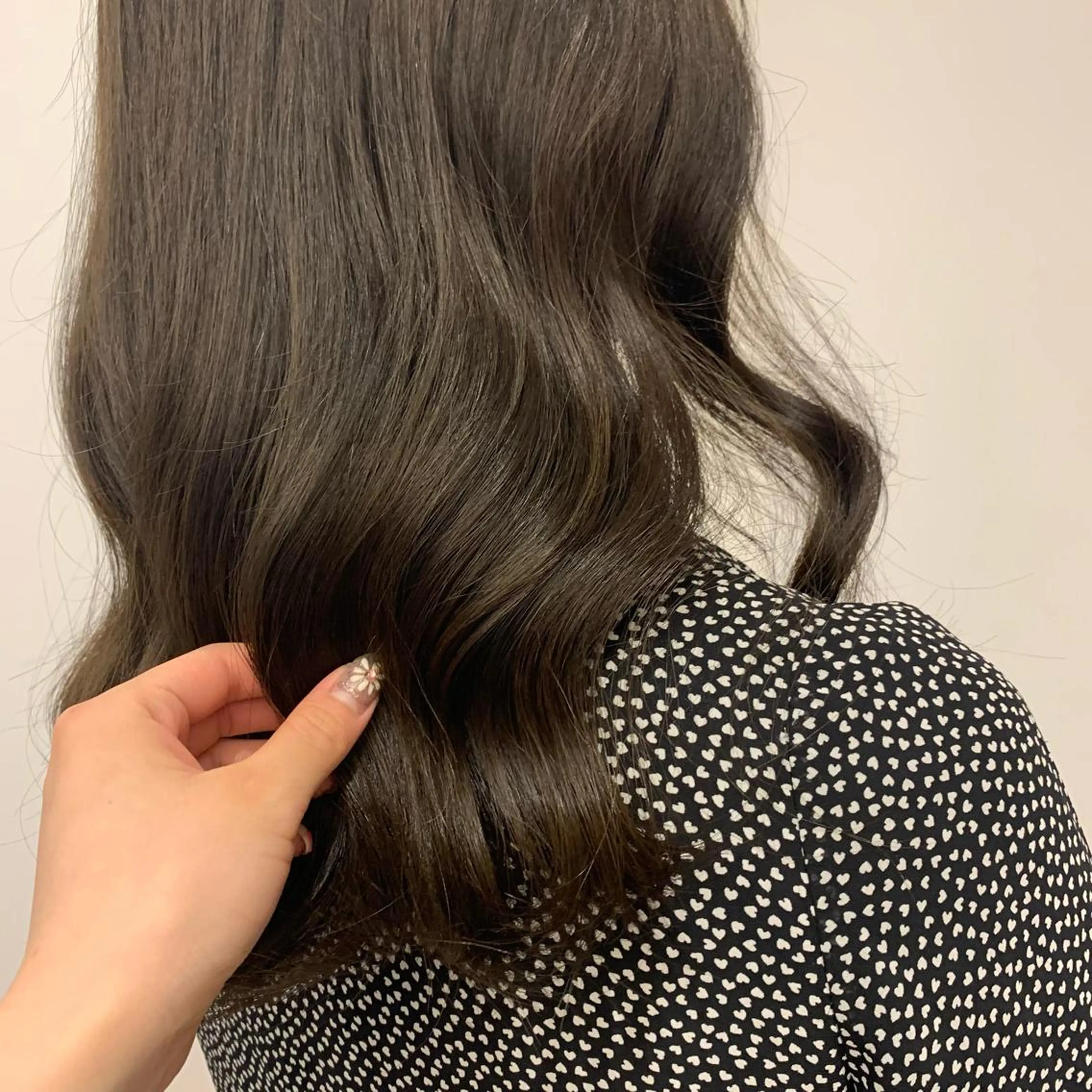 ロング カラー ベージュカラー オリーブベージュ 池袋 🌼nana🌼のヘアスタイル