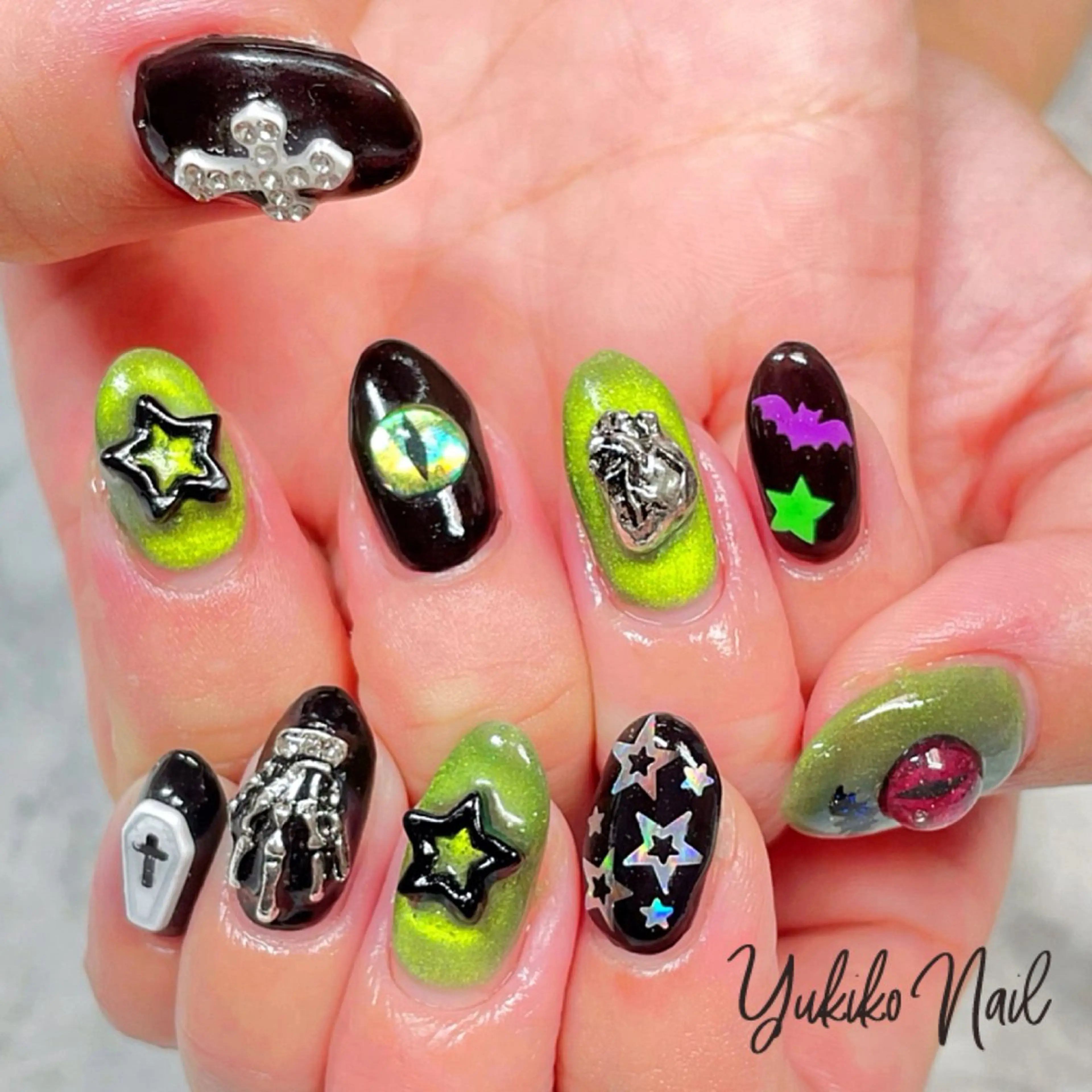 ネイル グリーン ハロウィン マグネットネイル ぷっくりネイル シルバー ハンドネイル ユキコ ネイルのネイルデザイン