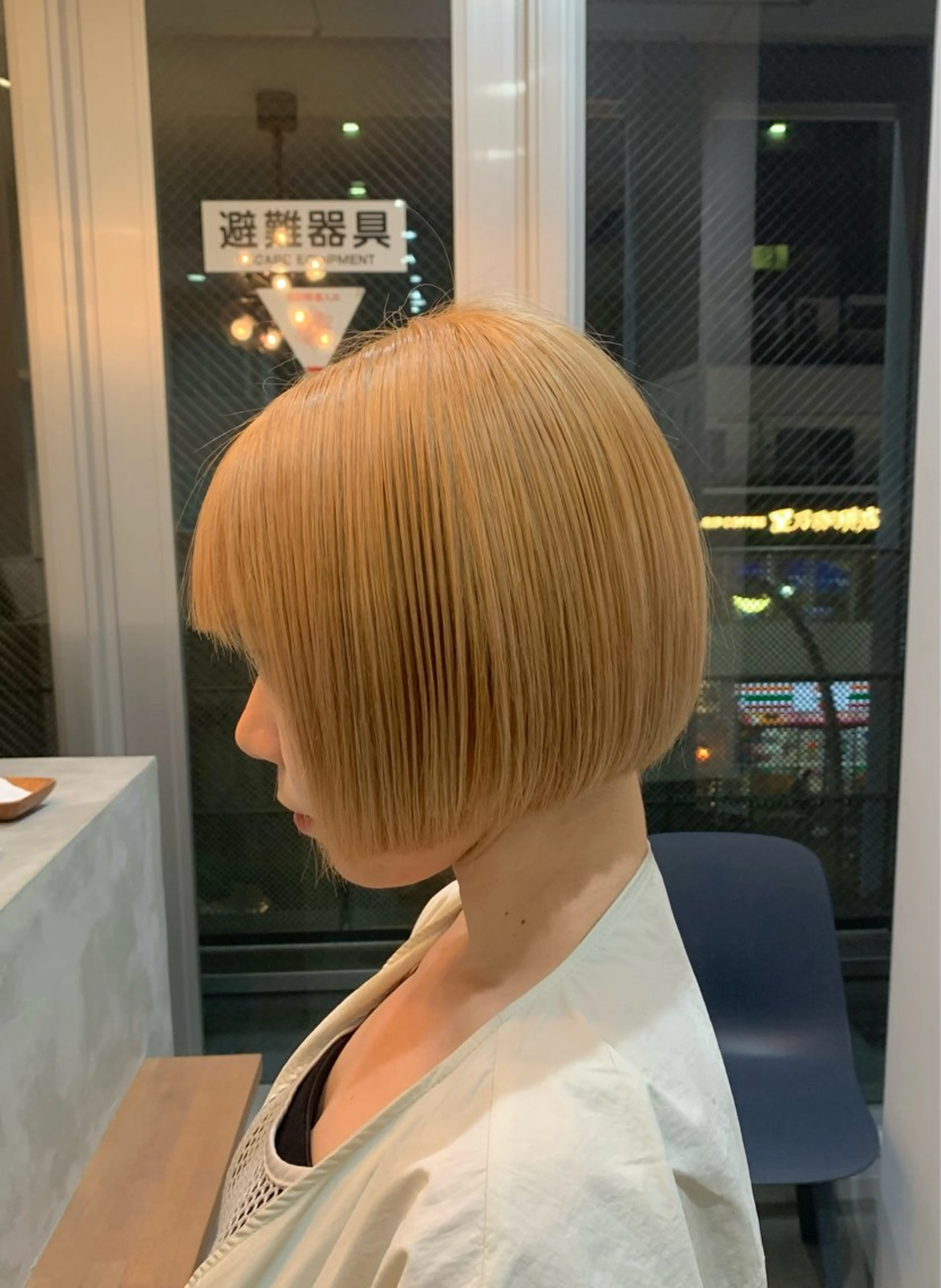 ショート カラー ブロンド ボブ カット ヘアカラー トリートメント little 小濱彰太のヘアスタイル