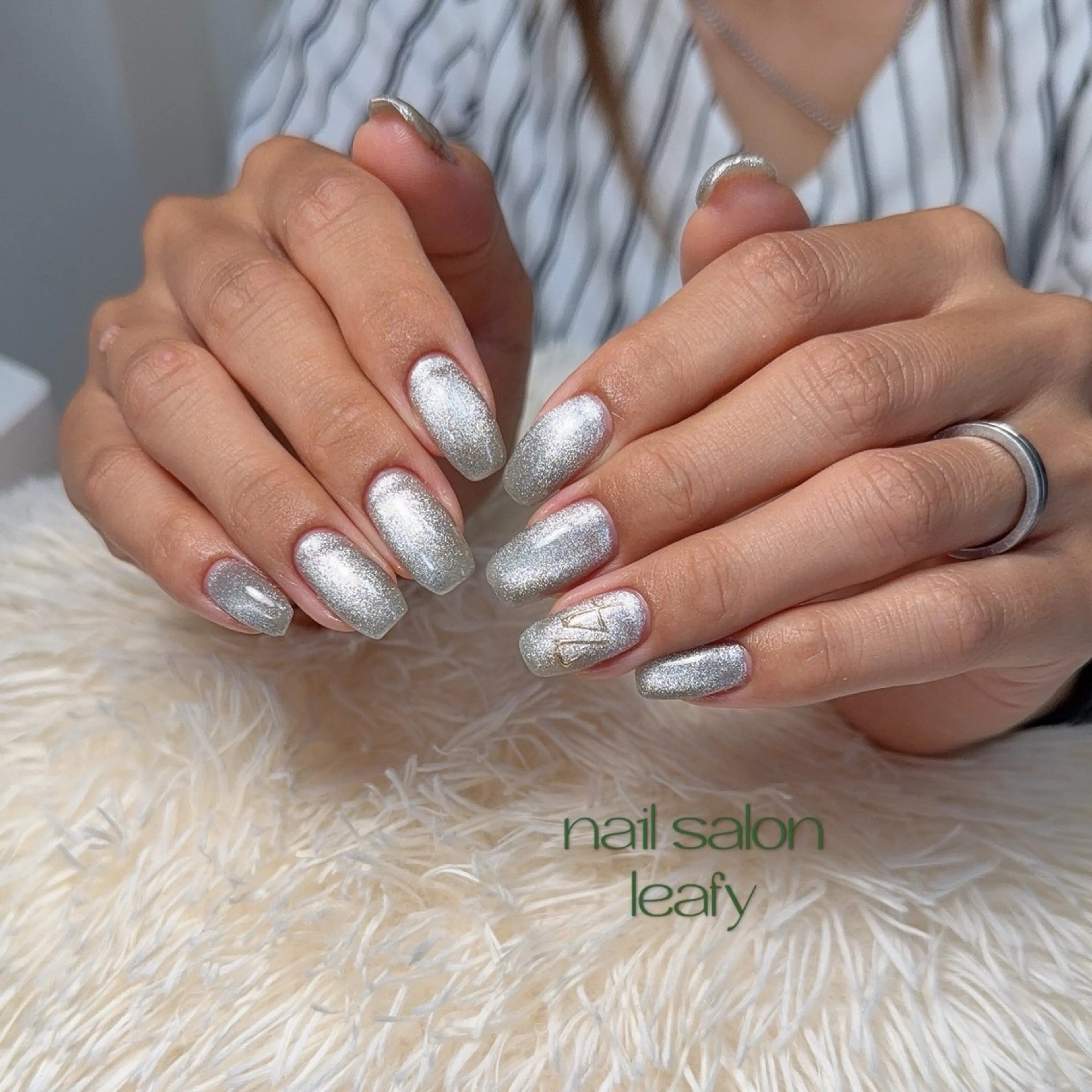 ネイル アートネイル マグネットネイル ネイルサロン leafyのネイルデザイン