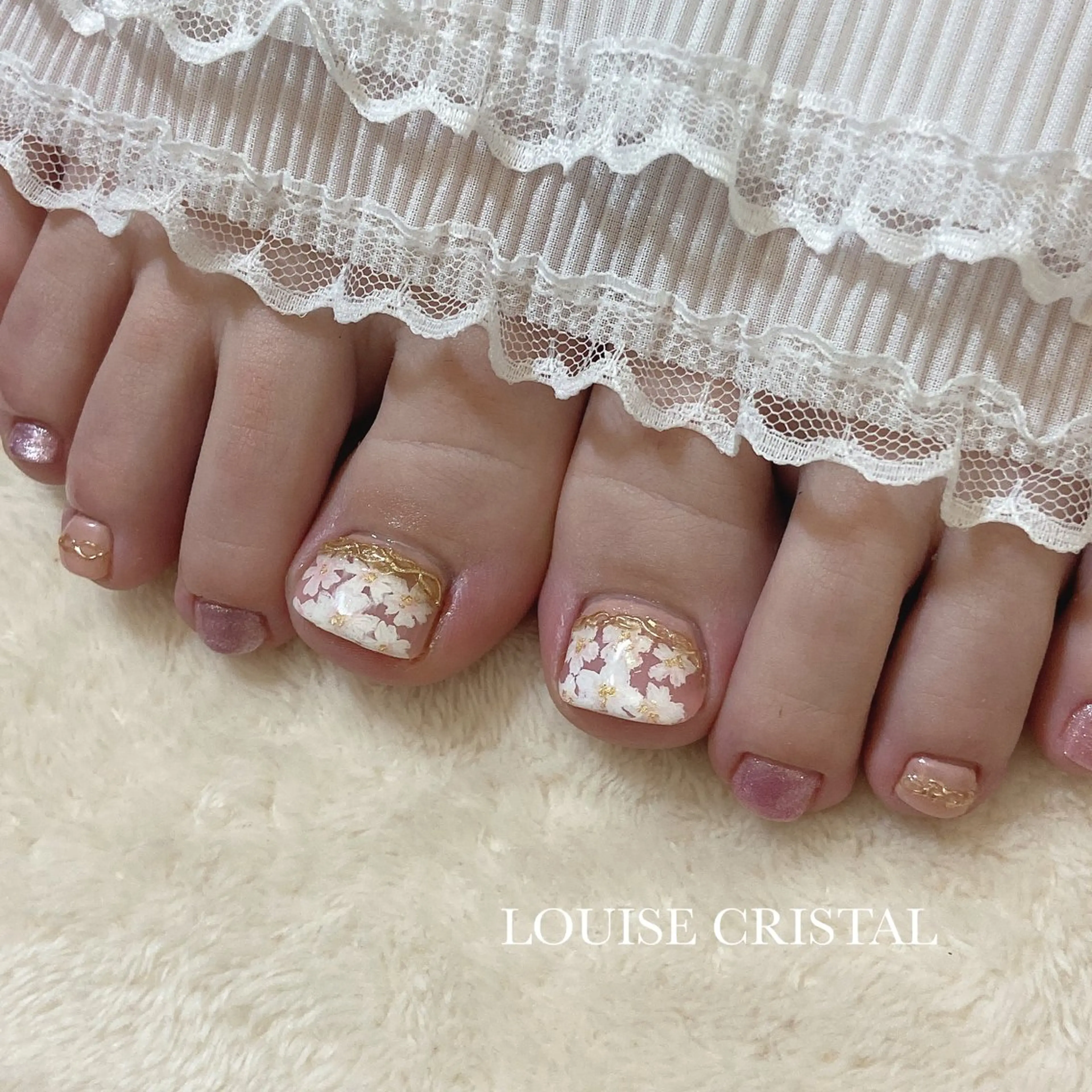 ネイル フットネイル LOUISE CRYSTALのネイルデザイン