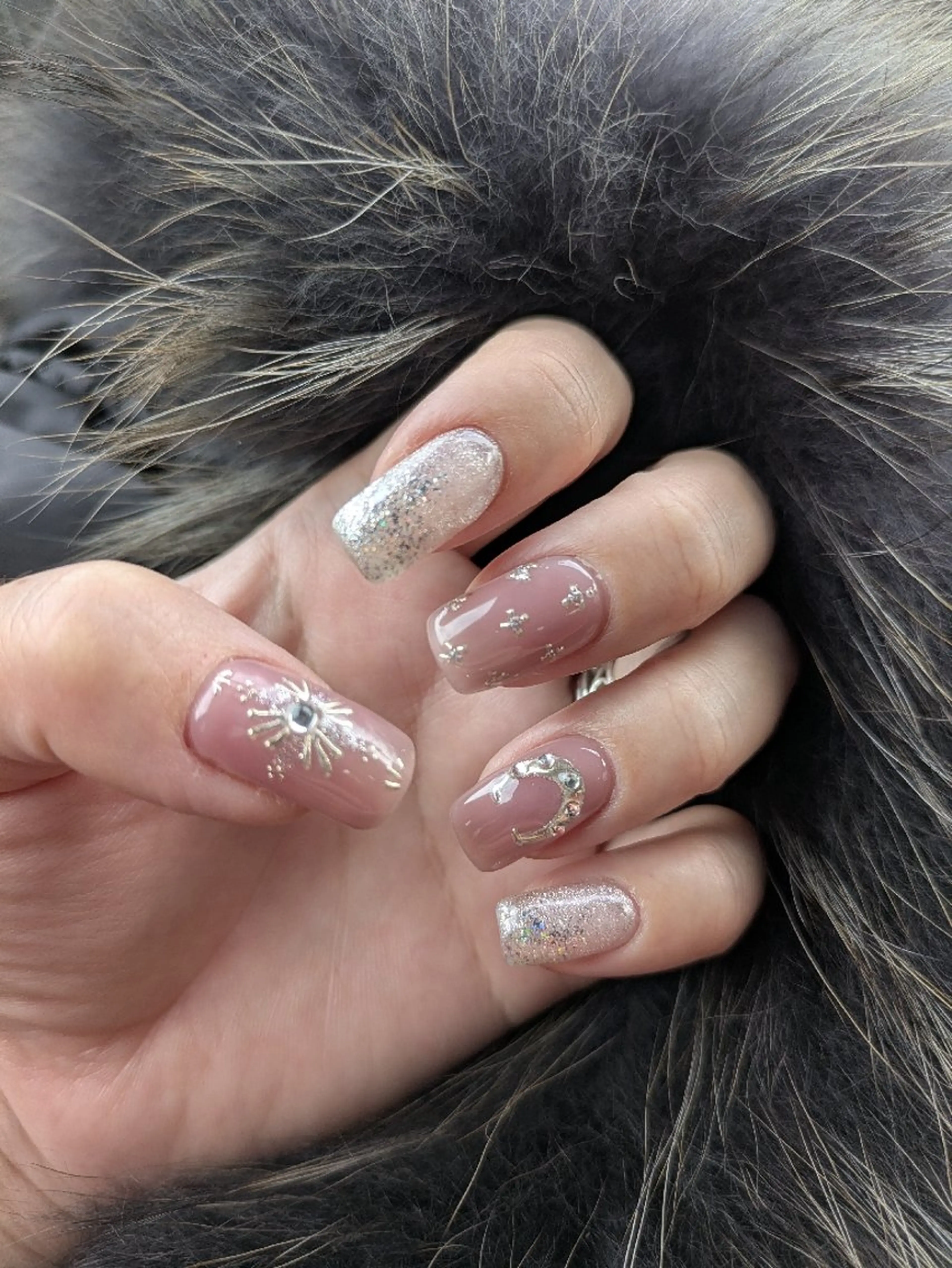 ミディアム ハンドネイル Nailspeace Omalyのネイルデザイン