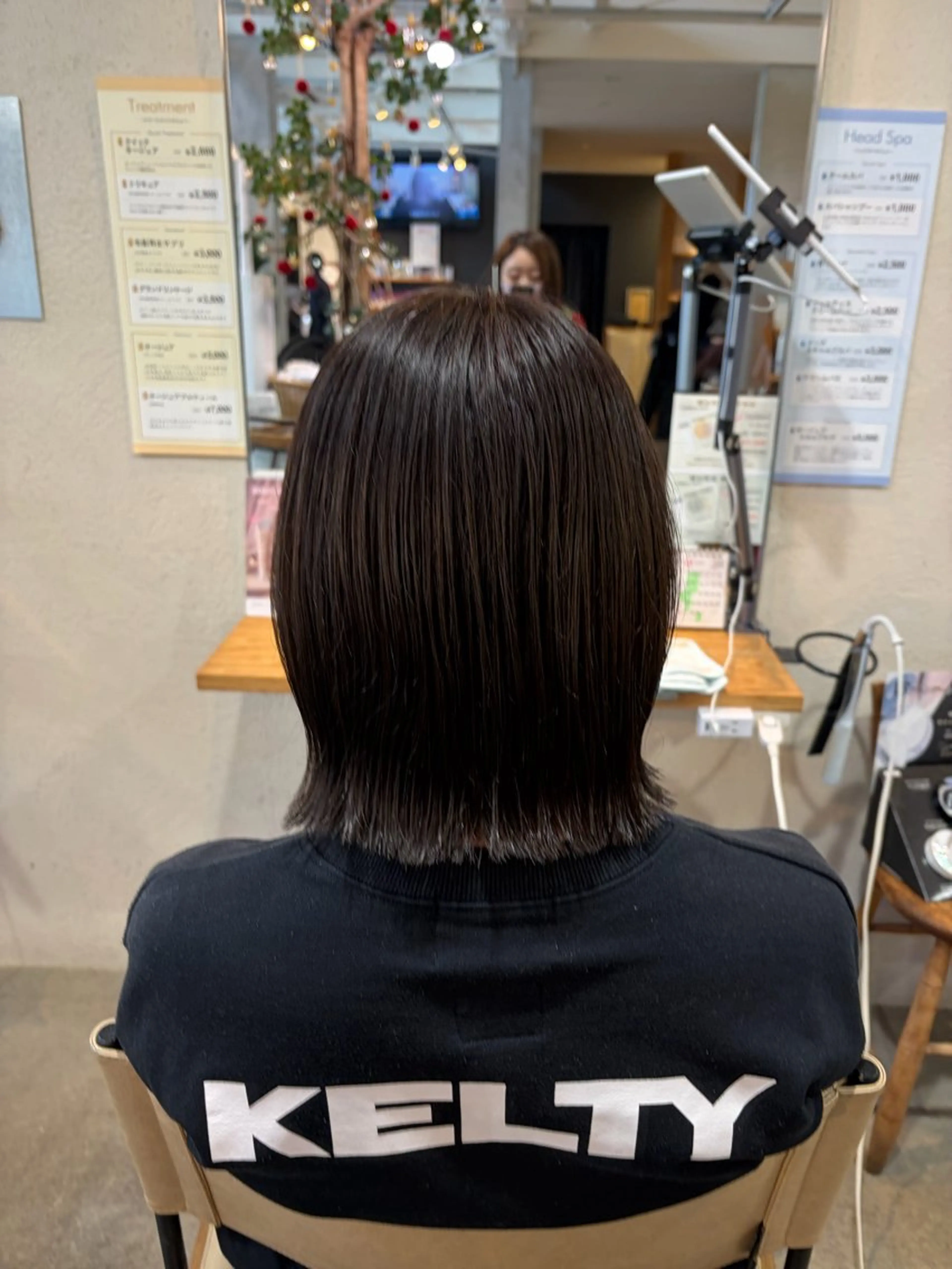 ミディアム 切りっぱなしボブ ボブ momoka 女性限定のヘアスタイル