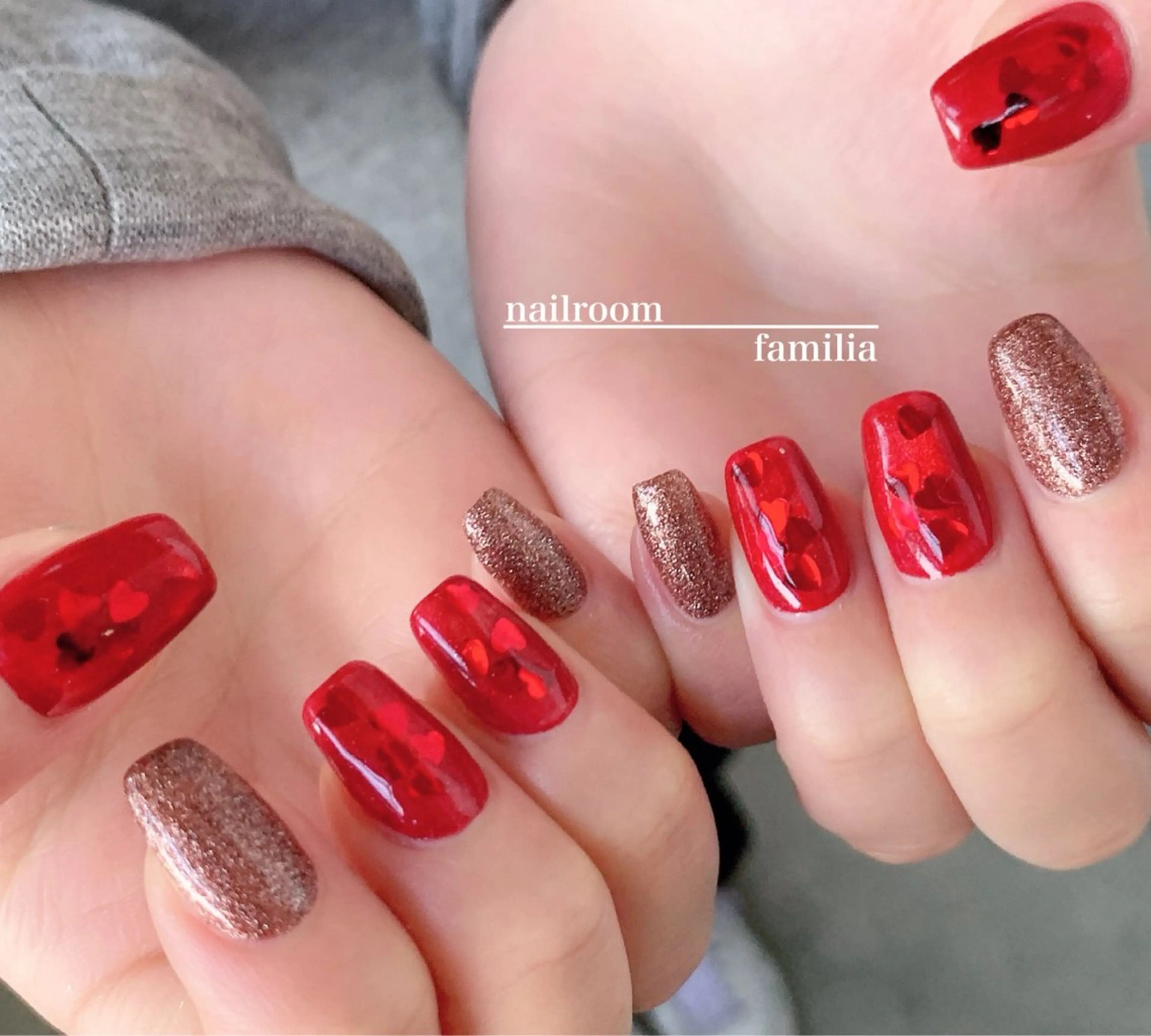 ネイル フラッシュネイル フラッシュマグ ハート ホログラムネイル マグネットネイル ハンドネイル -nailroom- familiaのネイルデザイン