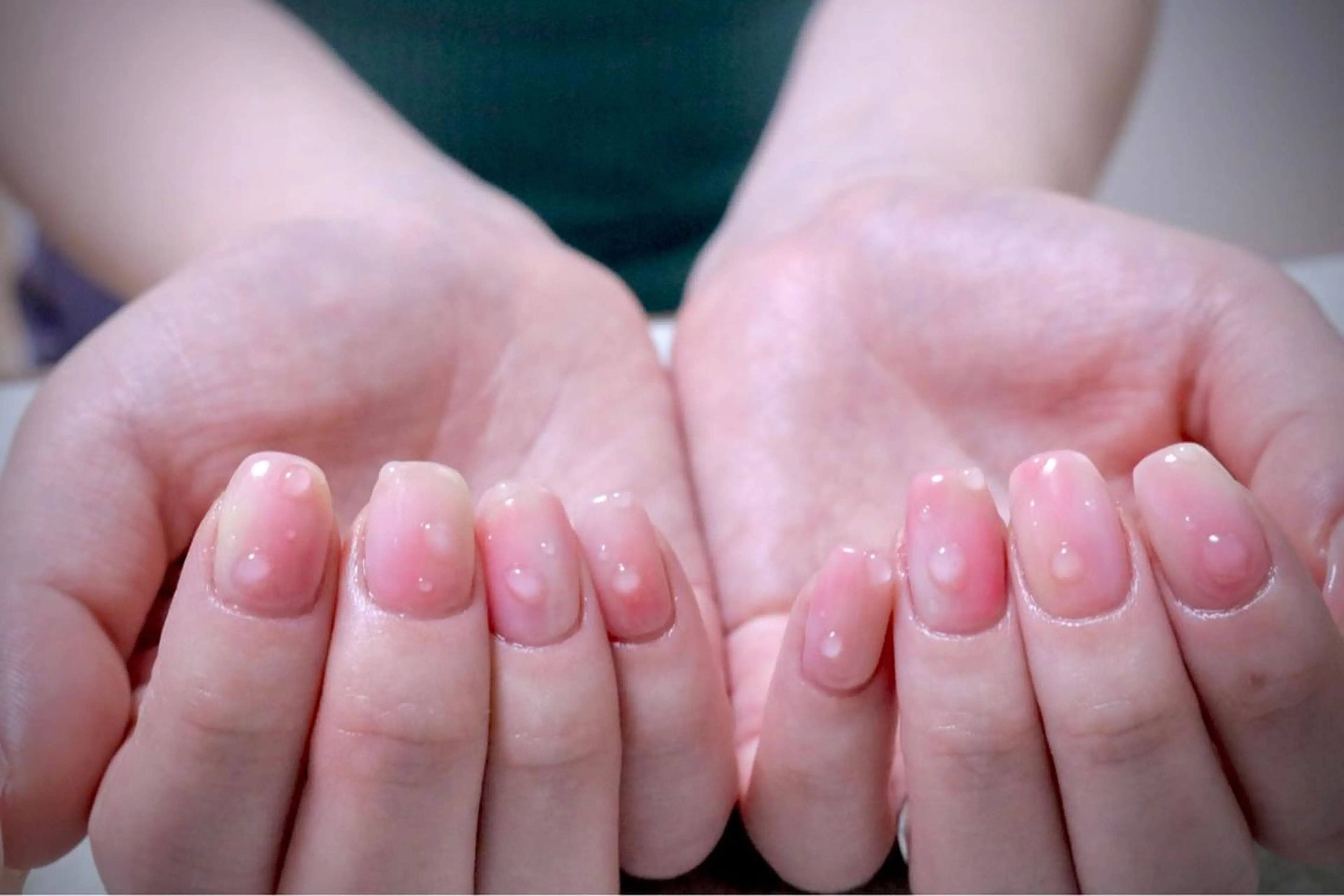 ネイル オーロラネイル カジュアル フラッシュネイル ジェルネイル ラメ(グリッター) ハンドネイル MH Nailのネイルデザイン