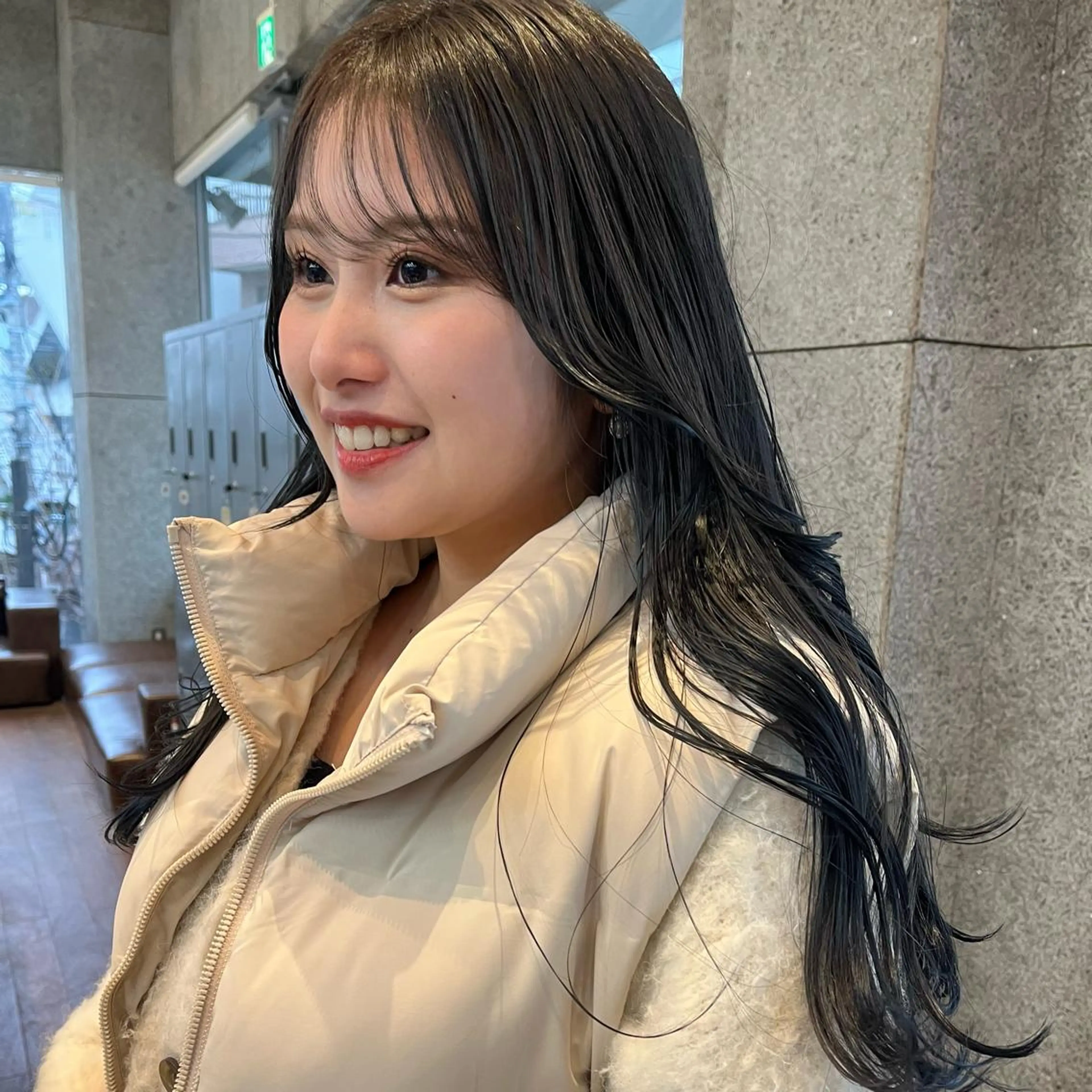 ロング カラー 黒髪 ブルーカラー ブルーブラック 透明感カラー ボブハイトーン🦖 デザインMAMIのヘアスタイル
