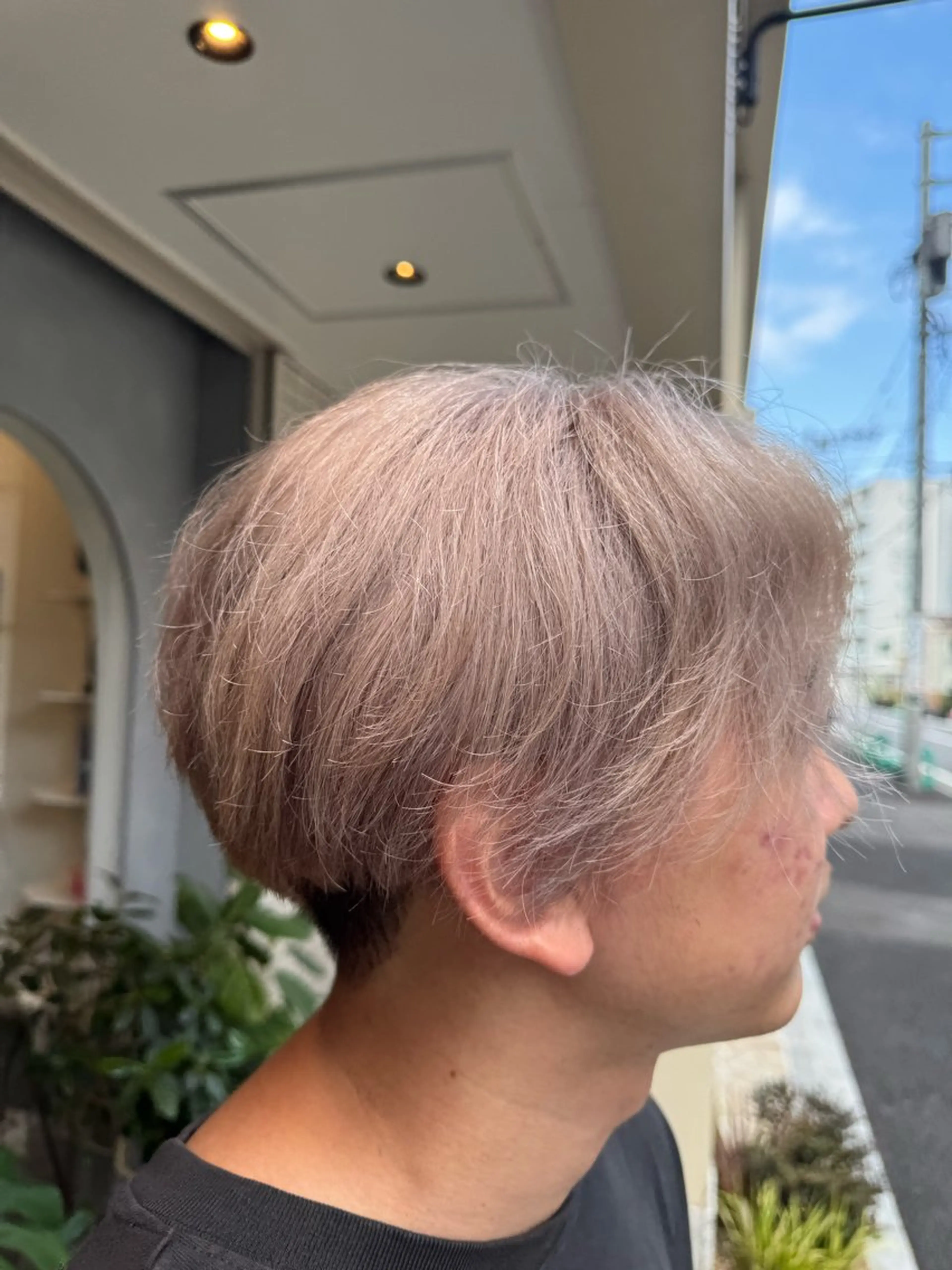 ショート カラー ベージュカラー ブリーチ ホワイトベージュ カット ヘアカラー dog star 関 海斗のヘアスタイル