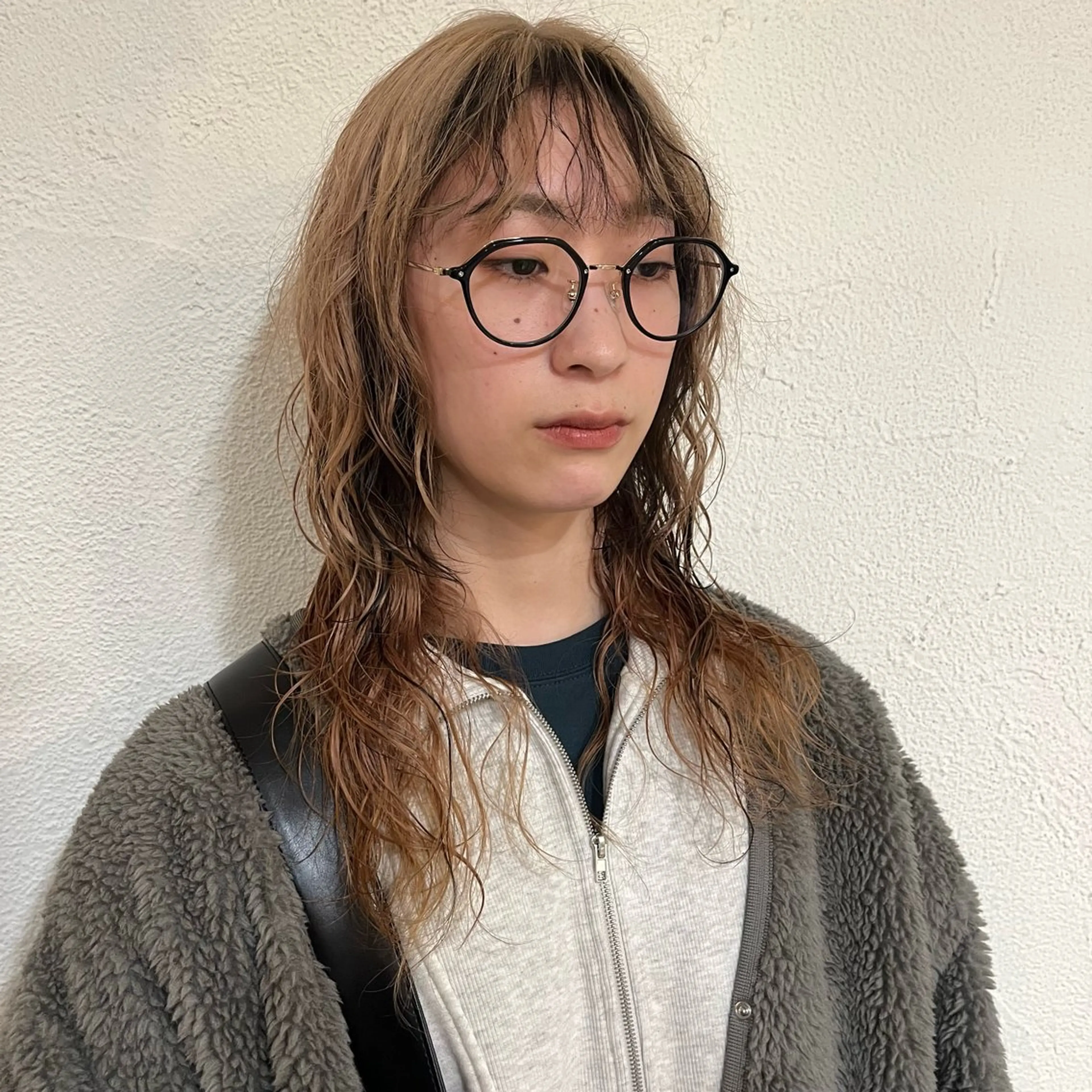 ロング カラー パーマ ブリーチ ブロンド パ ルのヘアスタイル