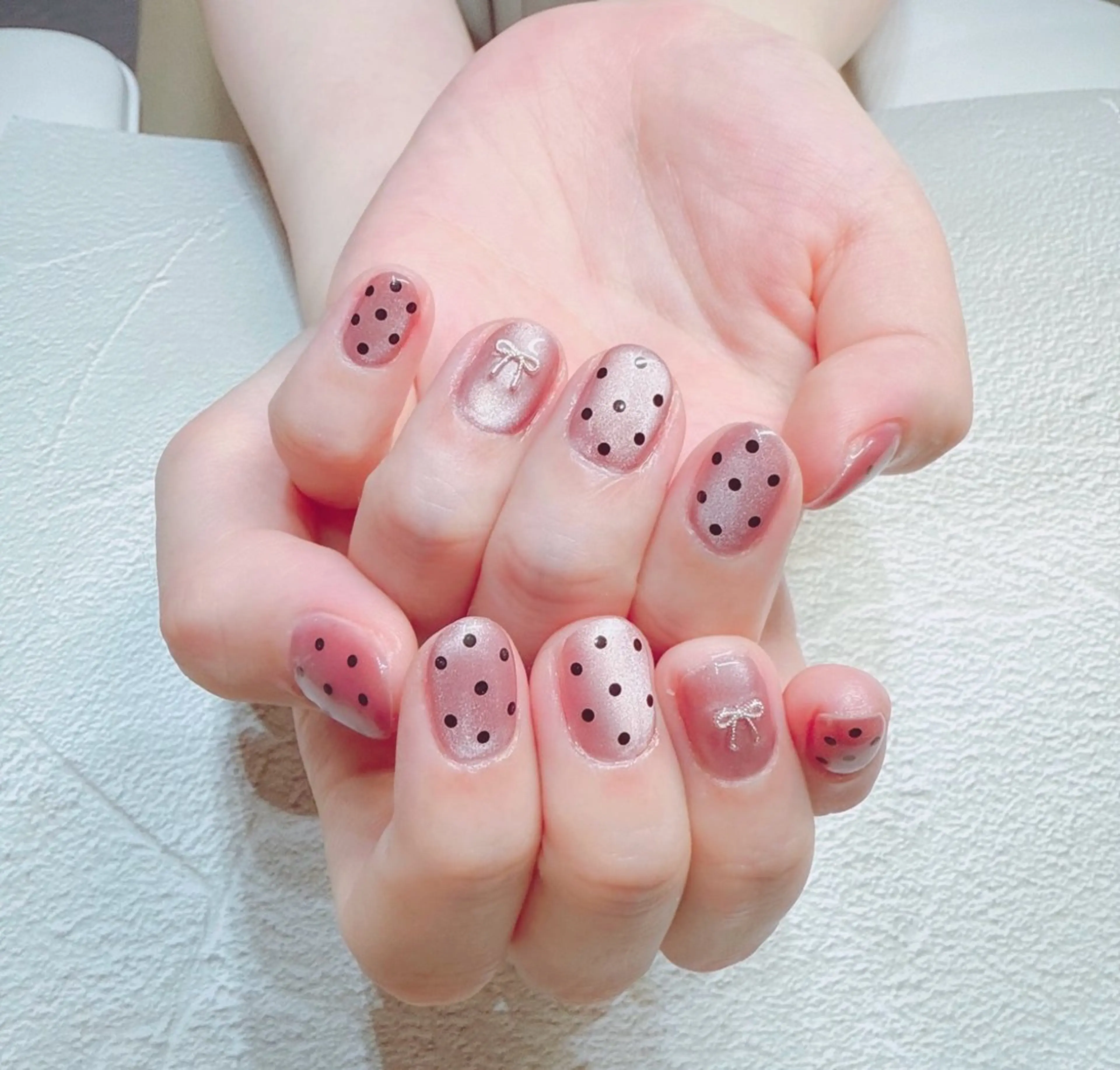ネイル ドット オフィスネイル ピンク ピンクベージュ リボン NailSalon✨ Écrinエクランのネイルデザイン