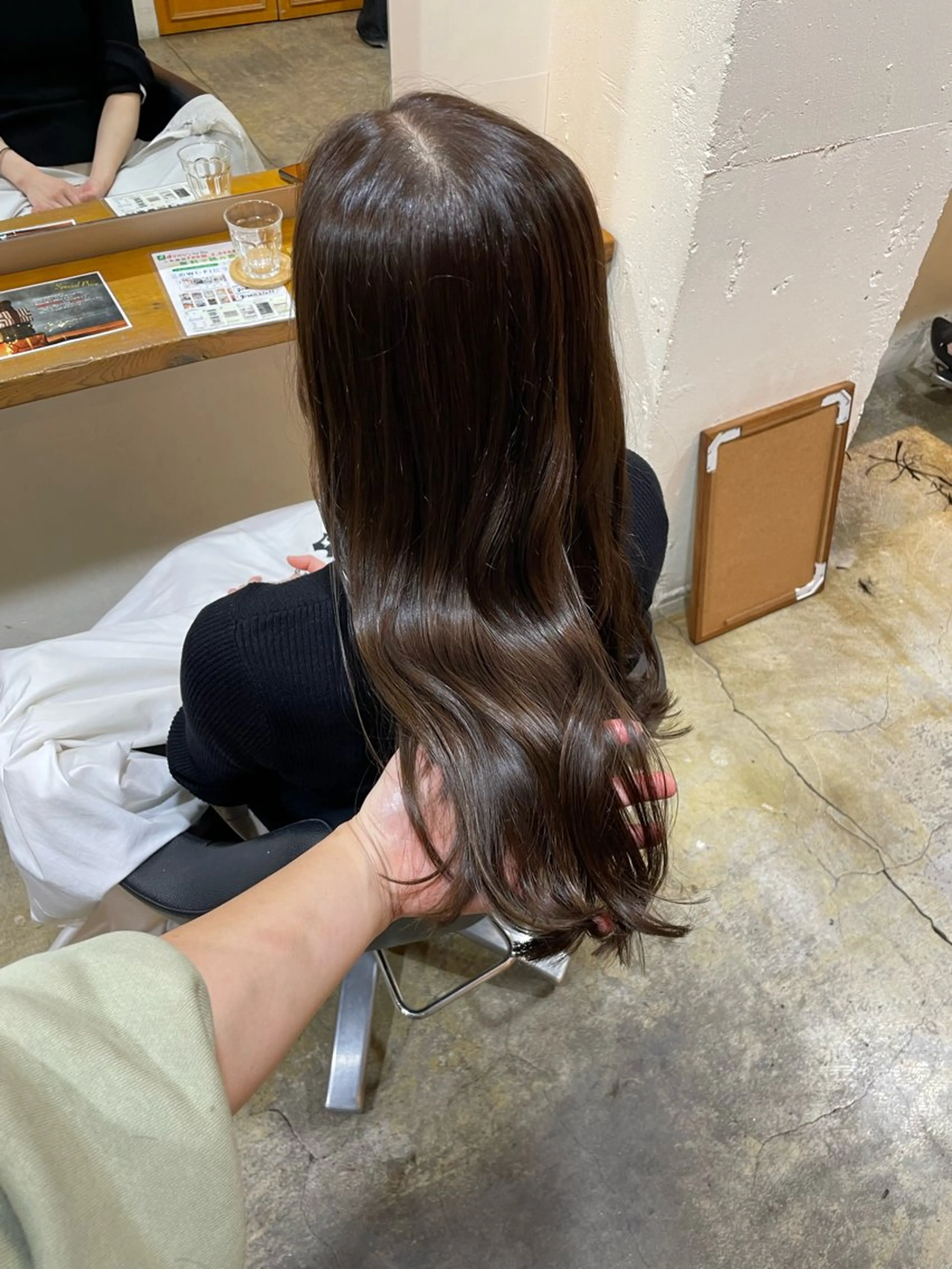 セミロング カラー グレージュ MIOベージュカラー 柔らかいカラーのヘアスタイル