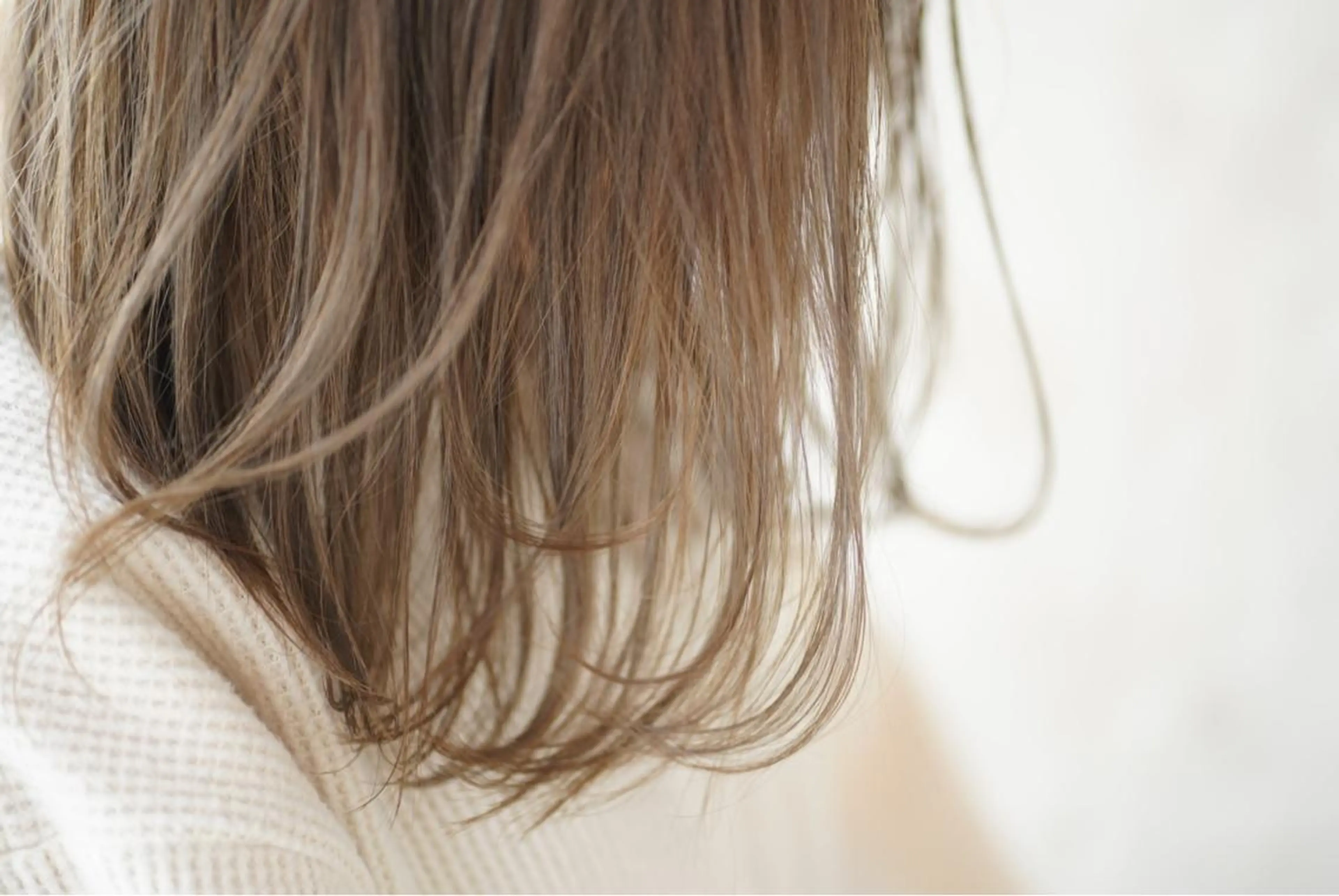 ミディアム カラー ベージュカラー ブリーチ 透明感カラー ミルクティーベージュ ブリーチなしカラー ひらやま りょういちのヘアスタイル