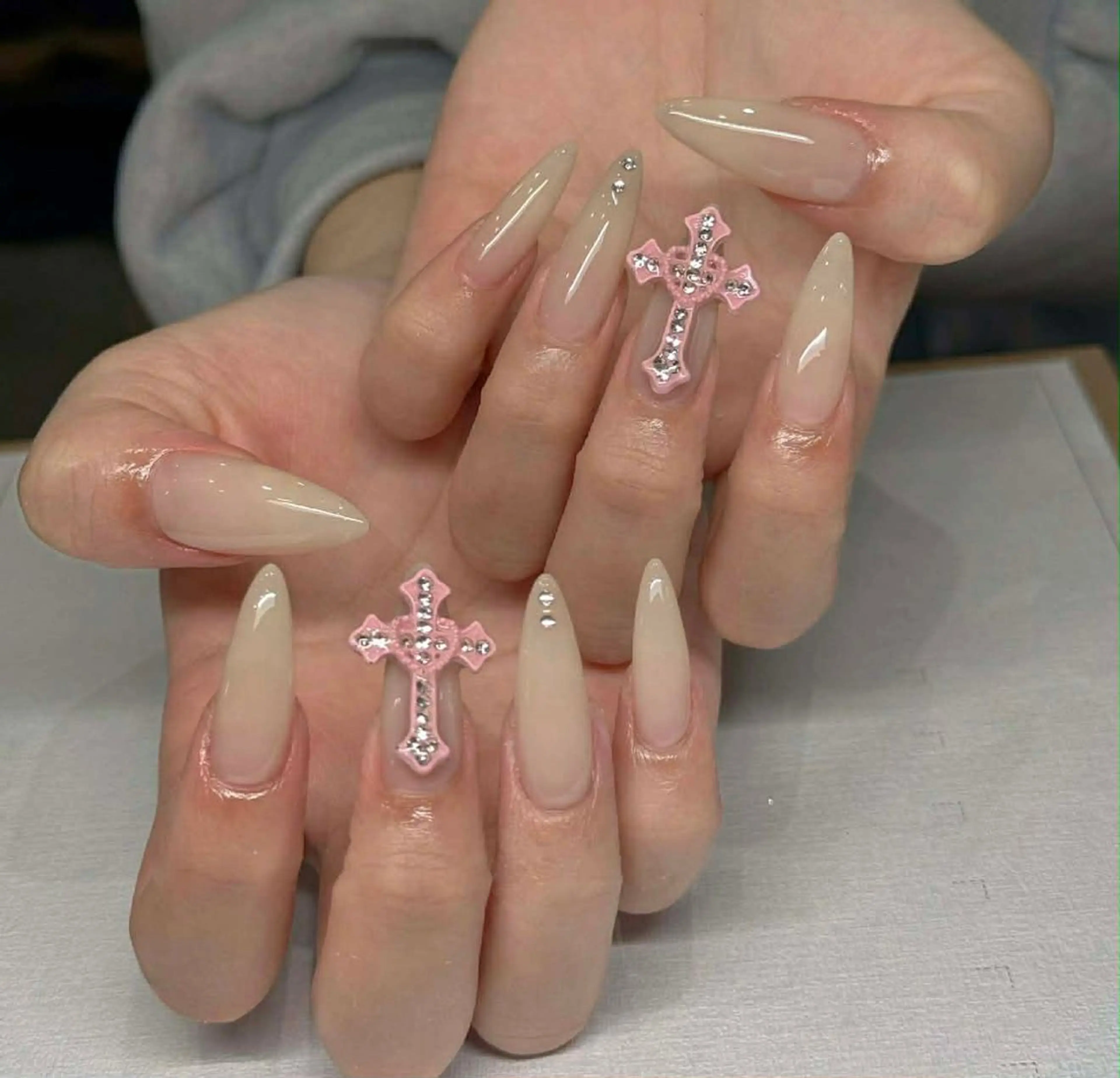 ネイル オーロラネイル ブルー チークネイル 長さ出し フットネイル ハンドネイル JIN 168 新大久保のネイルデザイン