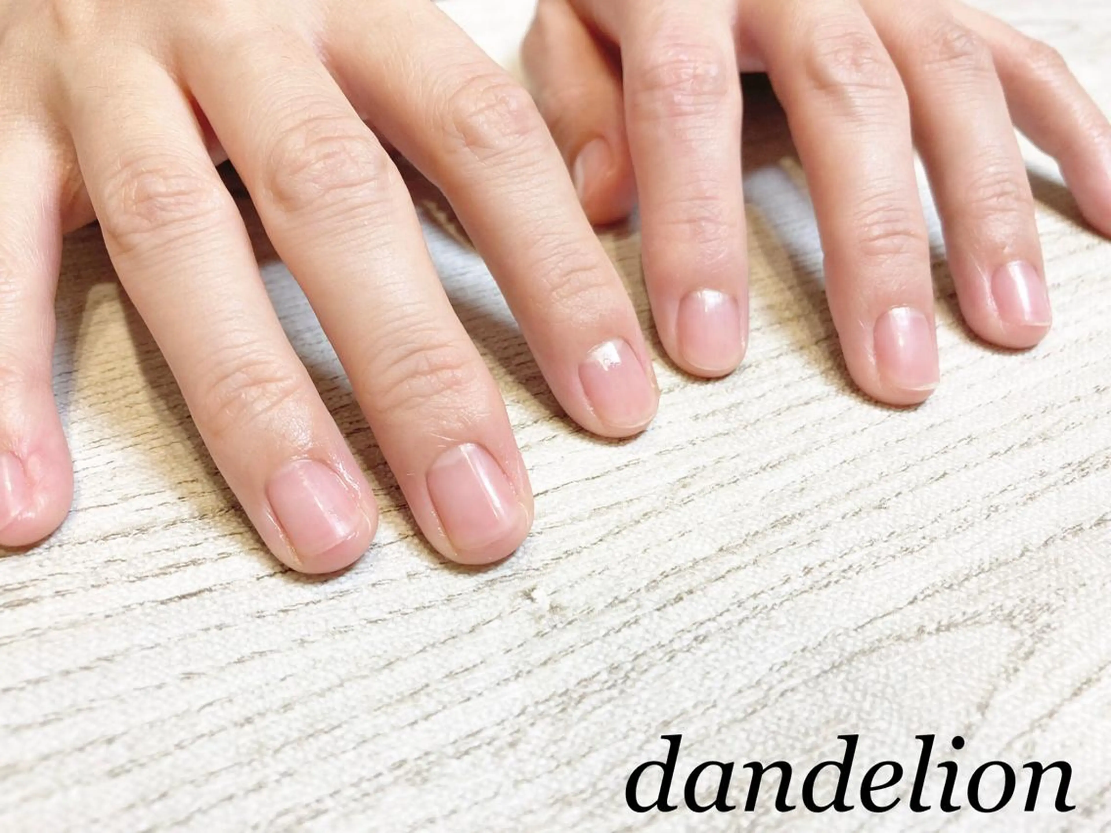 ネイル ハンドケア dandelion ダンデライオンのネイルデザイン