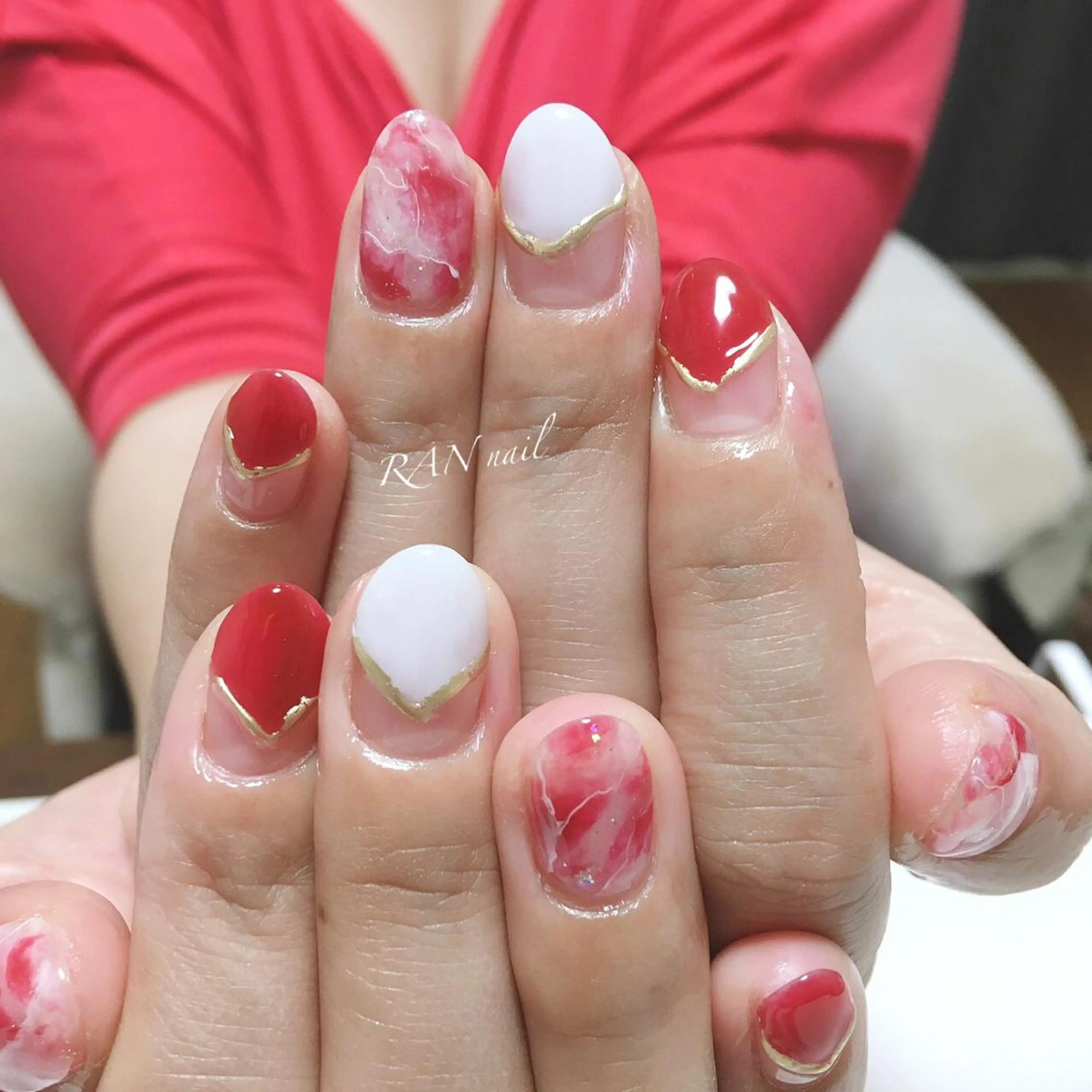 ネイル フットネイル 赤色 ホワイト ハンドネイル フットネイル RAN nail 〜ランネイル〜所属・RAN nailのネイルデザイン