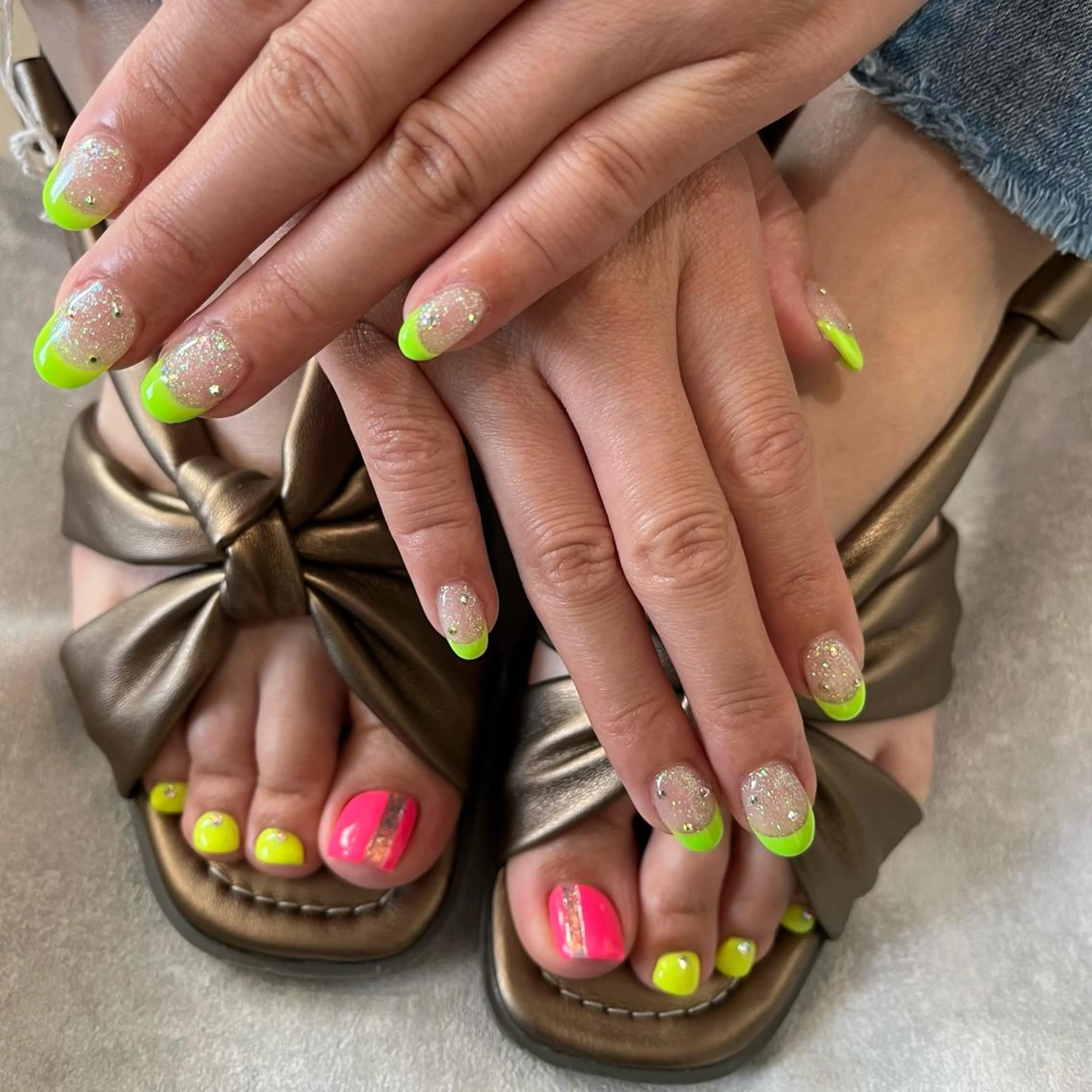 ネイル フレンチネイル グリーン キラキラネイル ラメ(グリッター) ハンドネイル 阿部 ほのかのネイルデザイン