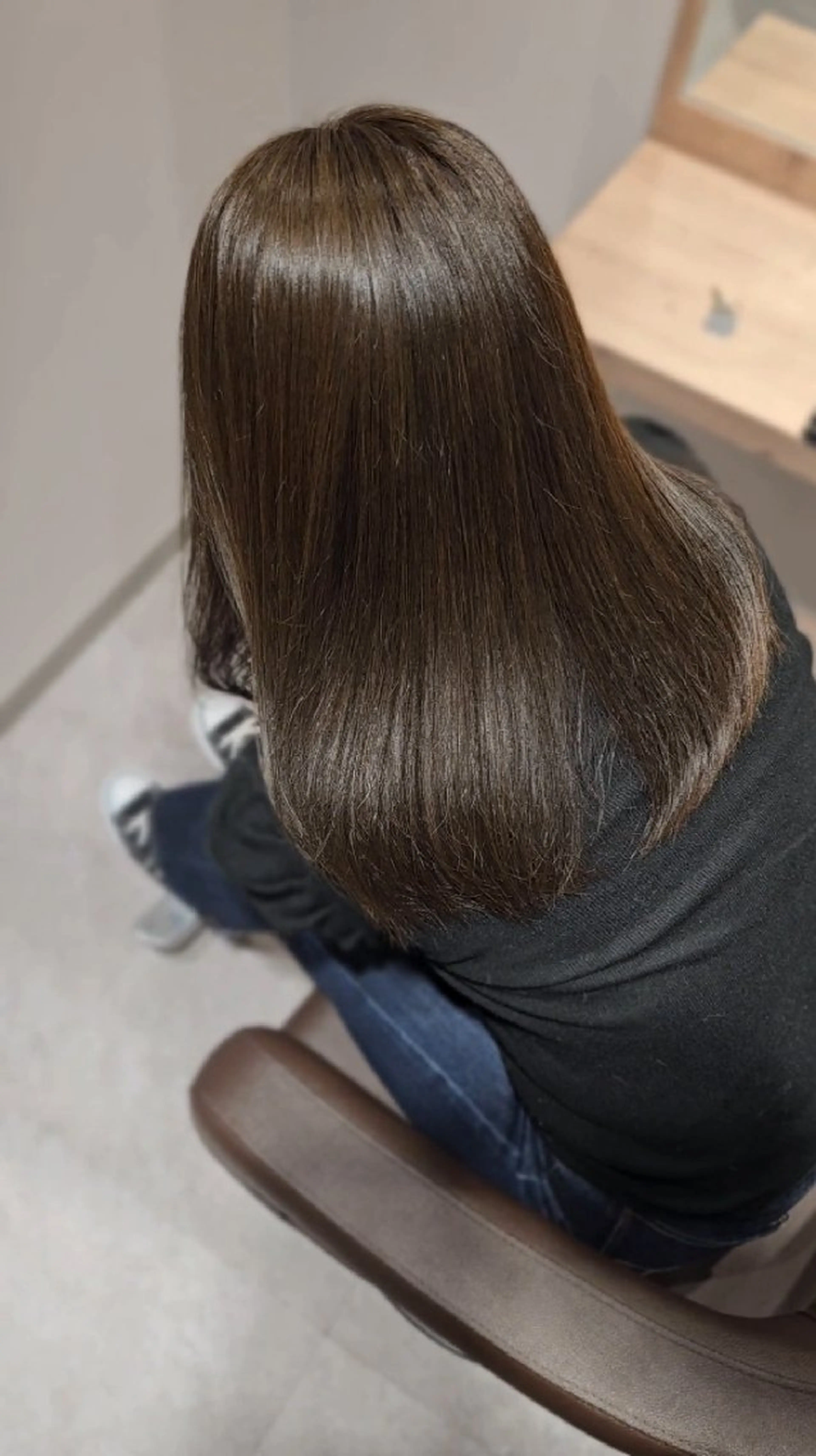 ミディアム カラー ケアカラー トリートメント カット ヘアカラー トリートメント 縮毛矯正をしている人 のためのカラーのヘアスタイル