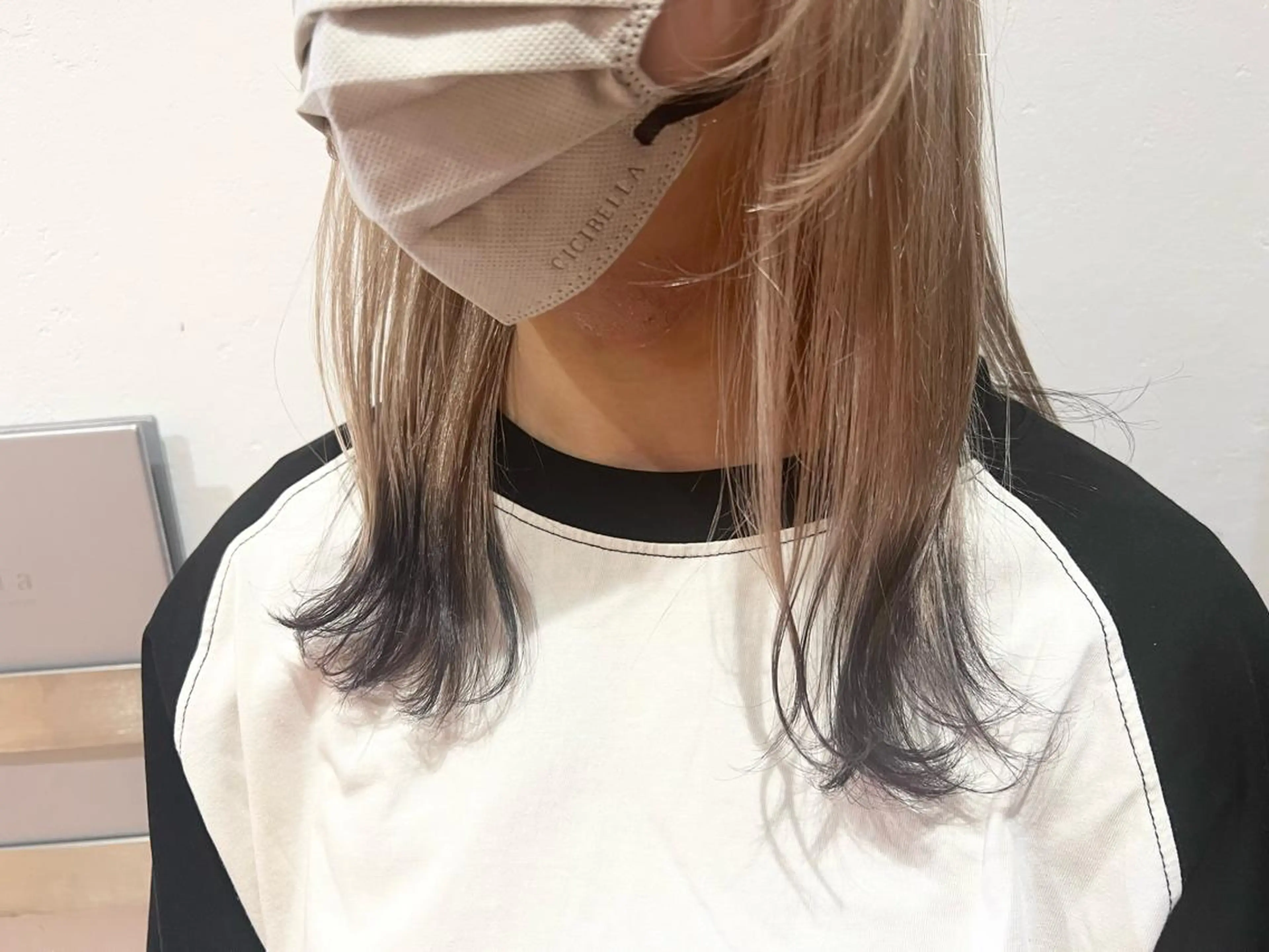 セミロング カラー 蓮見  友里のヘアスタイル