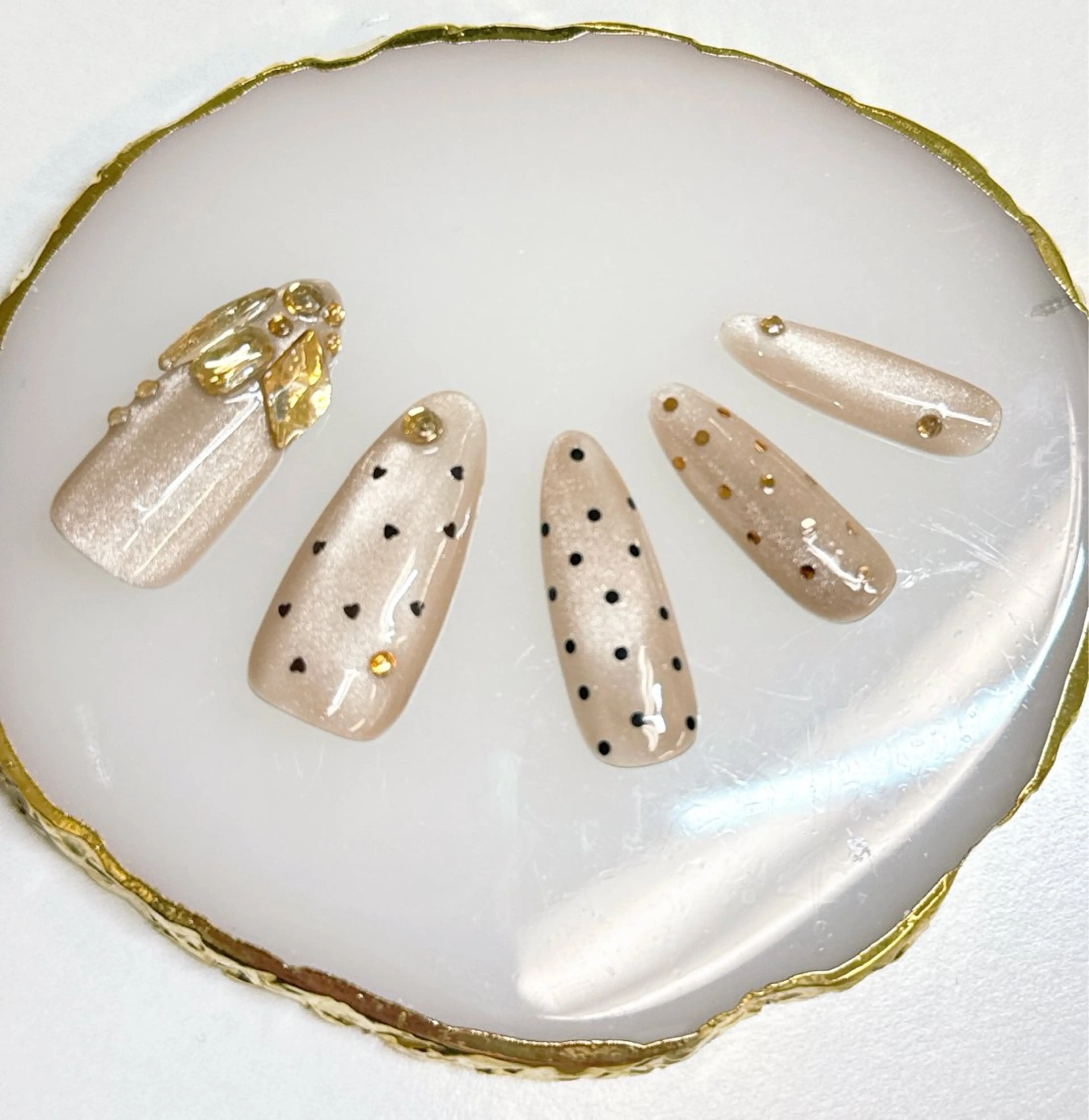 ネイル フットネイル フレンチネイル ガラスフレンチ 韓国ネイル マグネットネイル Queeens nailのネイルデザイン