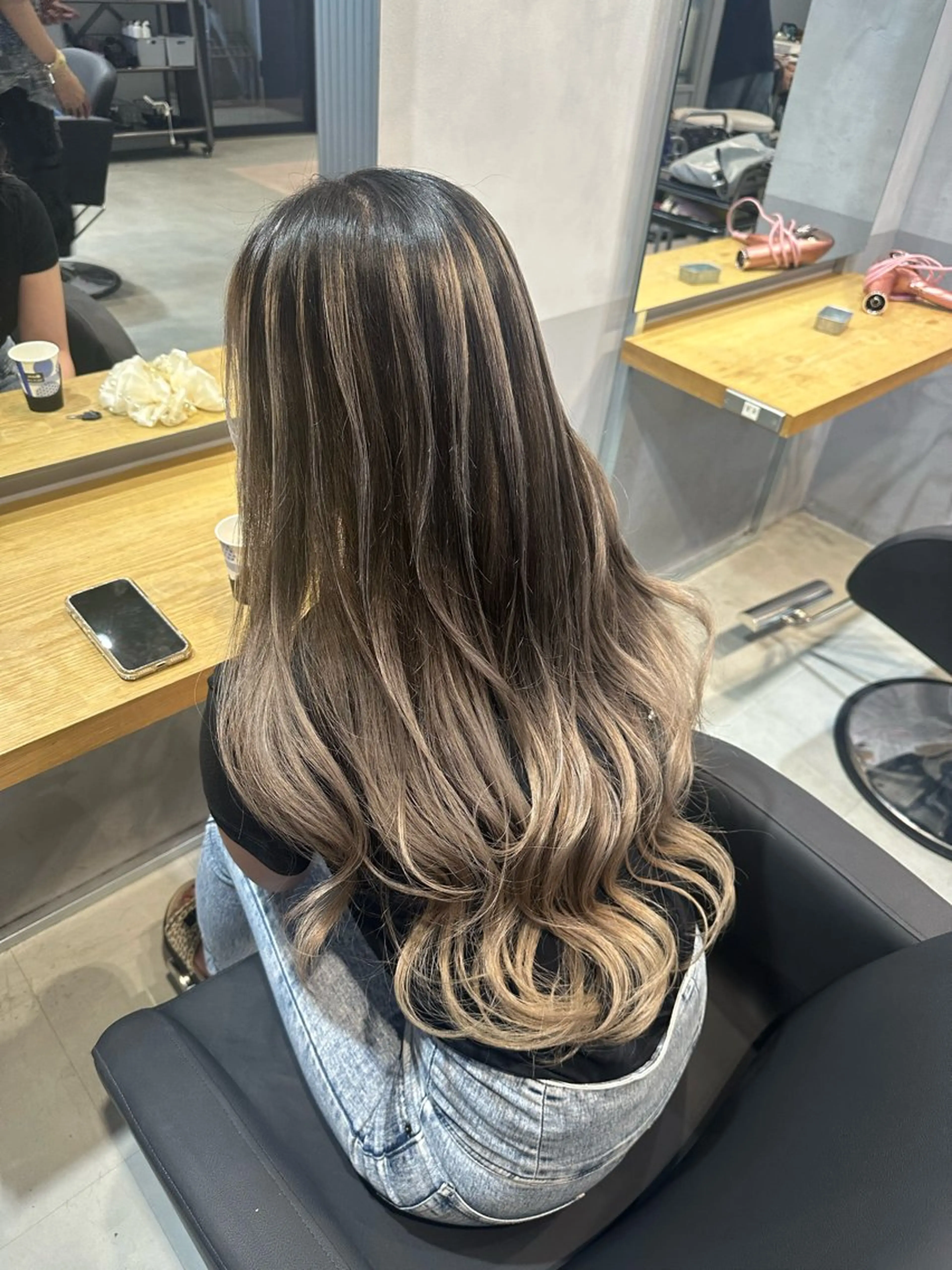 ロング カラー バレイヤージュ レイヤーカット ヘアカラー トリートメント 💖ハイライト/ハイ トーン💖MIKIのヘアスタイル