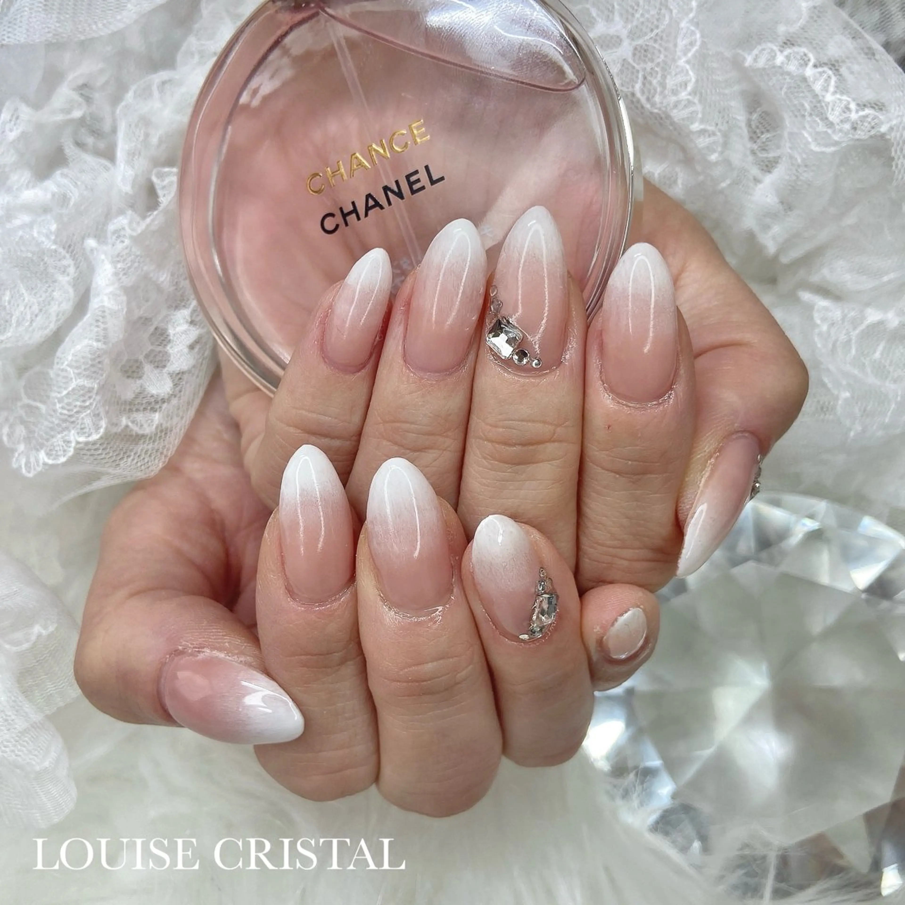 ネイル ハンドネイル LOUISE CRYSTALのネイルデザイン