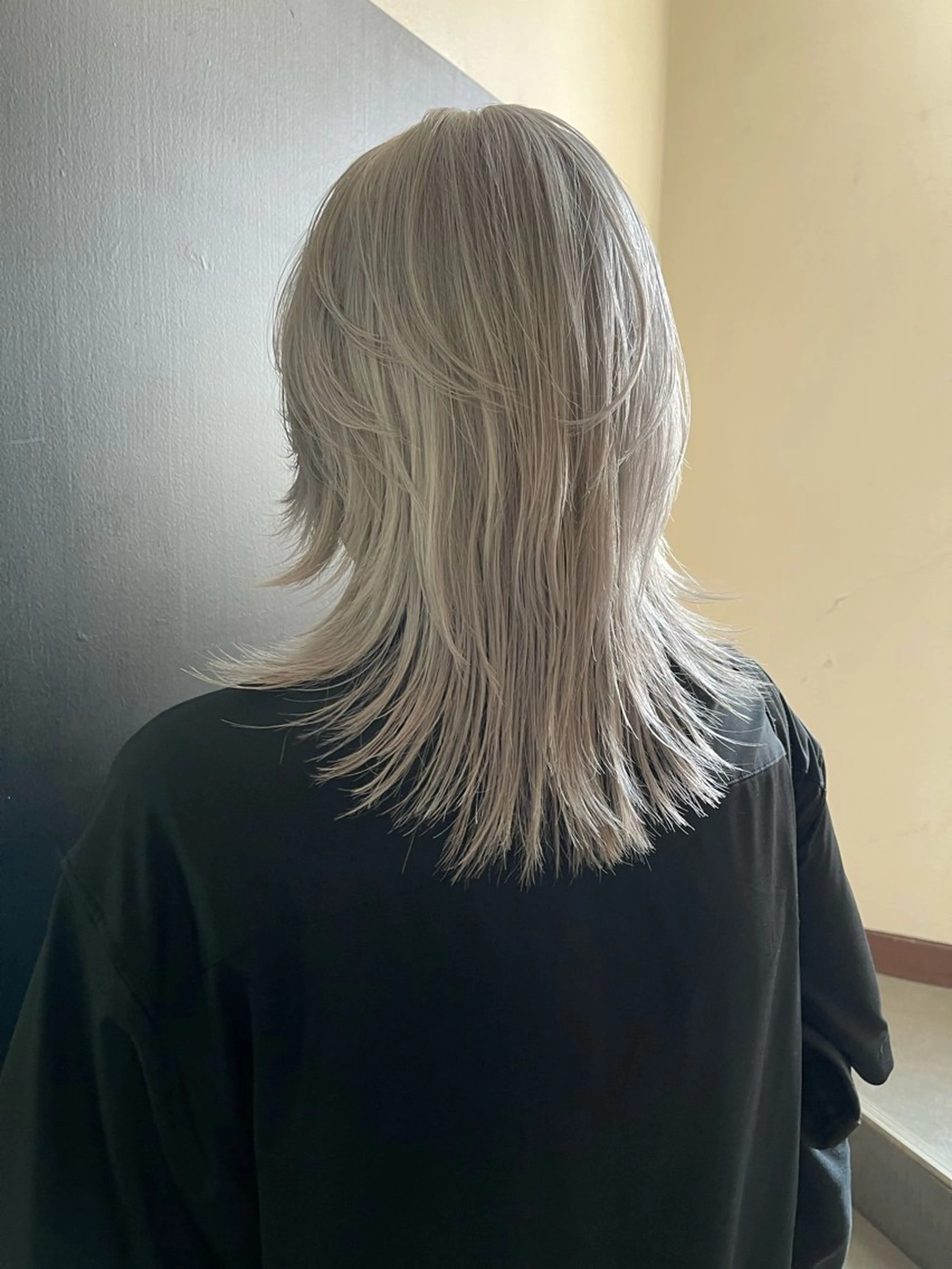 ミディアム カラー カット ヘアカラー トリートメント ヘアセット 安部佑哉/ハイトーン /レイヤー/ブリーチのヘアスタイル