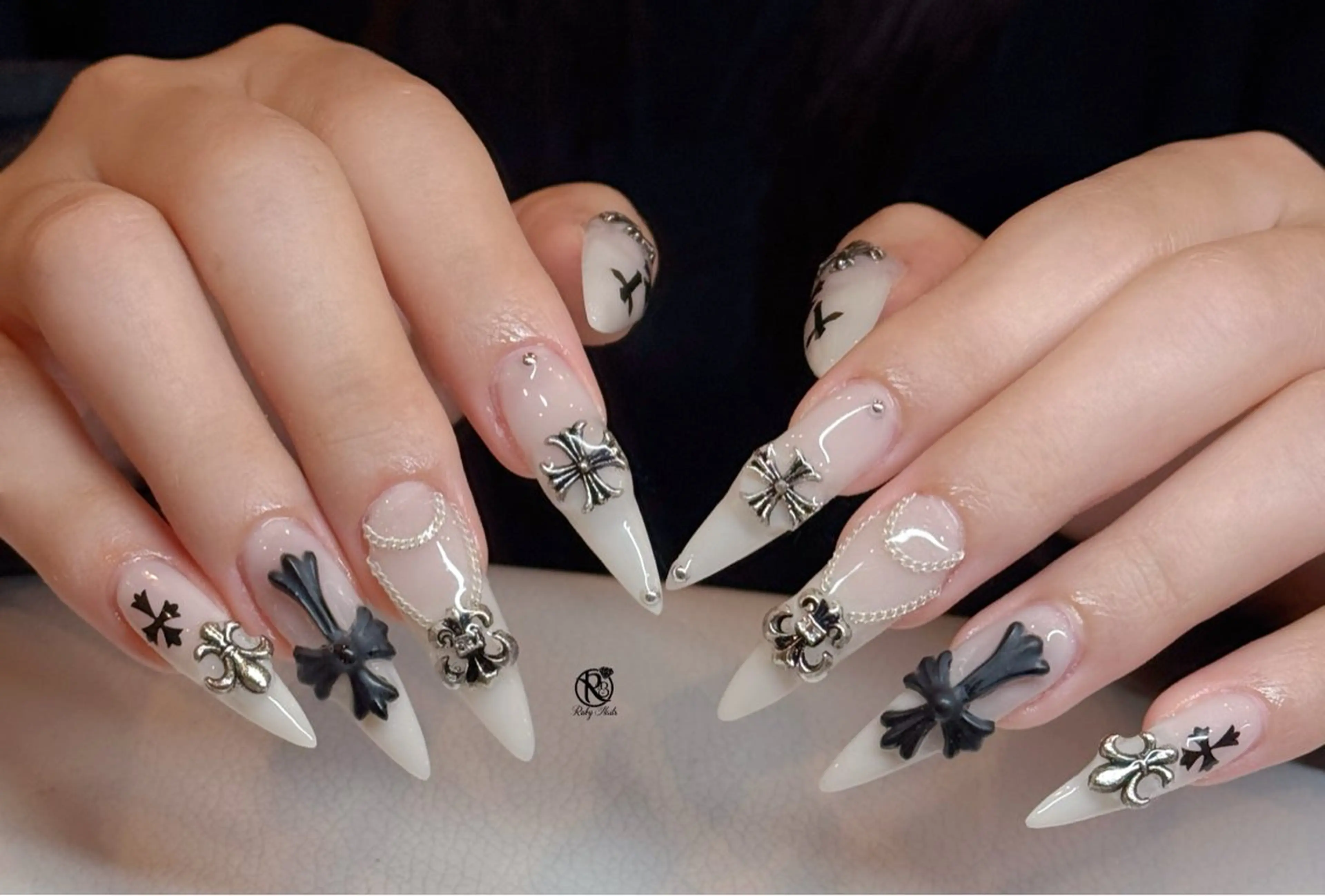 ネイル ボルドー ブラウン チークネイル ドット フットネイル ハンドネイル CHERRYネイルサロン所属・チェリネイルサロン 霞ヶ関のネイルデザイン