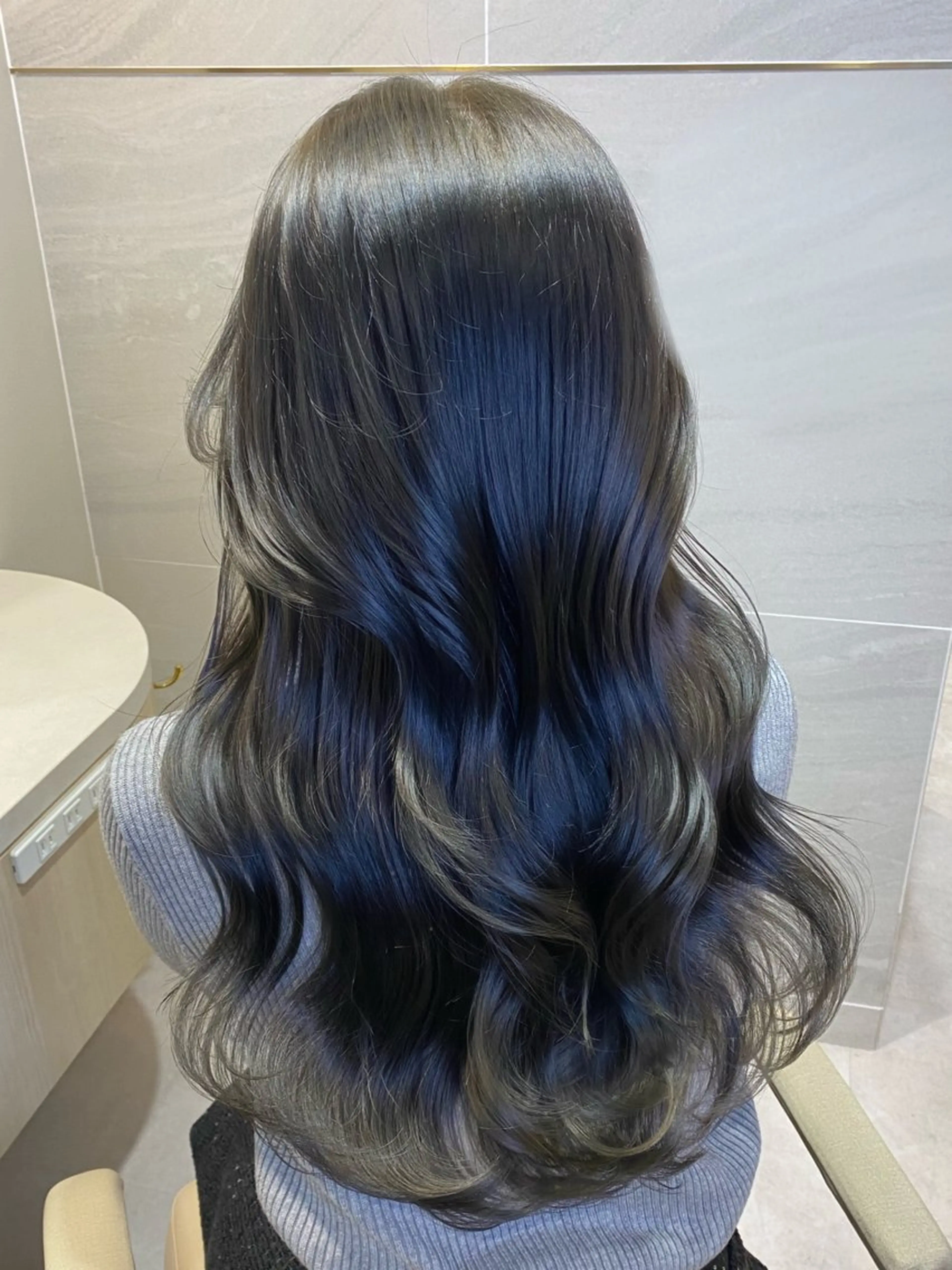 ロング カラー 黒髪 ブルーカラー ブルーブラック イルミナカラー カット ヘアカラー トリートメント 透明感カラー🌿 グレージュ🐺陽介のヘアスタイル