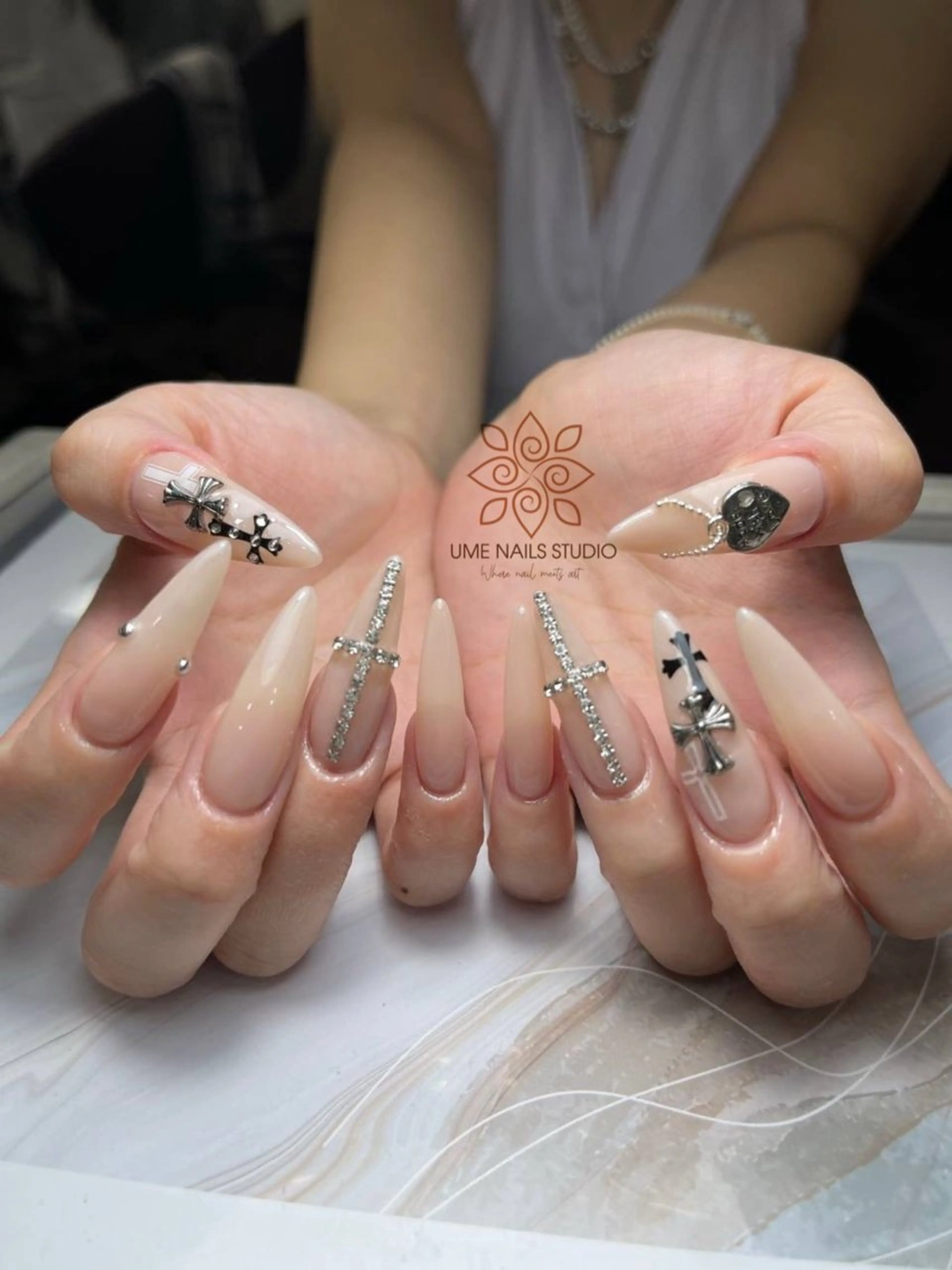 ネイル チークネイル クリアネイル ガーリー キラキラネイル 韓国ネイル Ume Nail Studioのネイルデザイン
