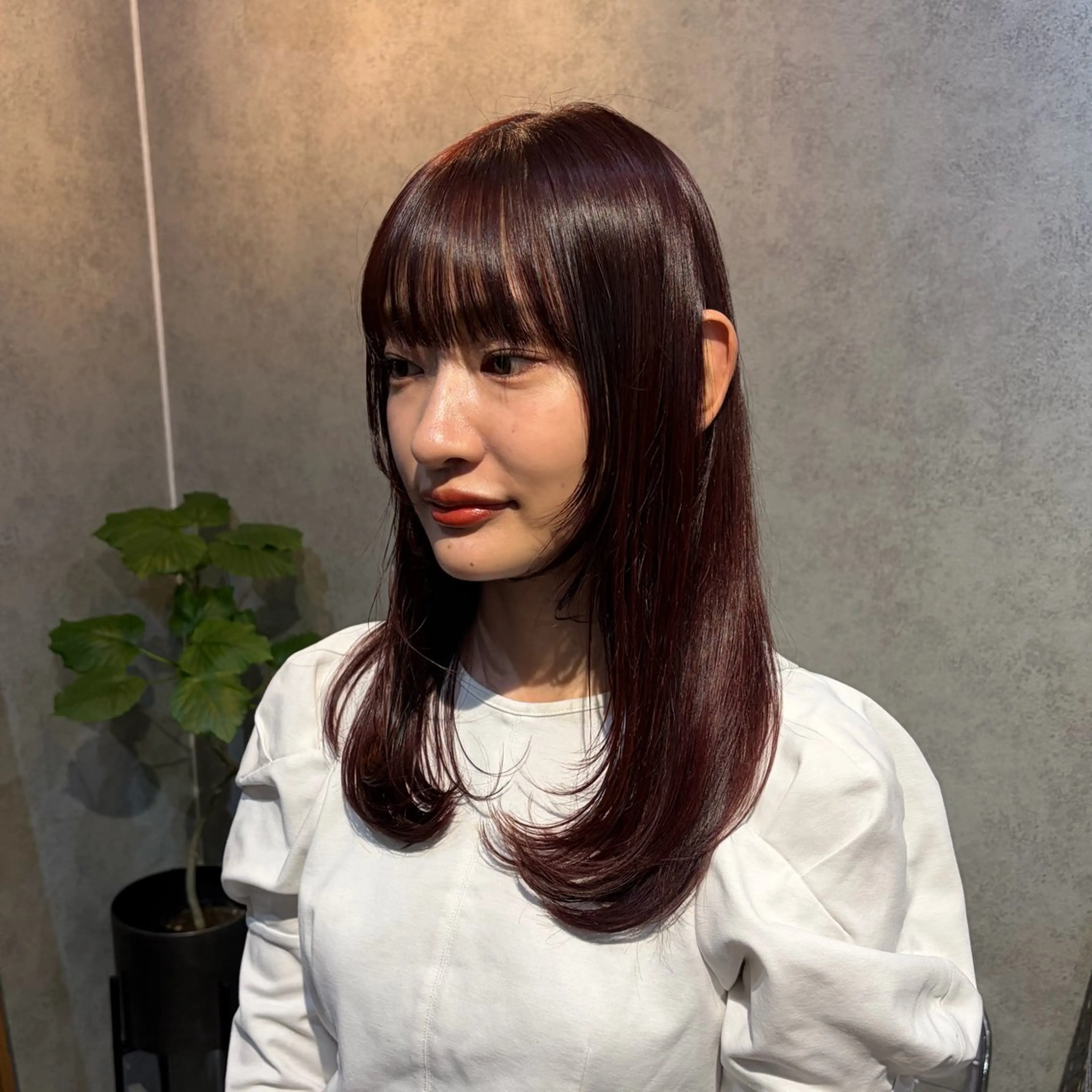 ミディアム カラー ブリーチ ボルドーカラー カシス ブリーチなしカラー レッドカラー カット ヘアカラー トリートメント 暖色カラー/パラッと Bob/モエのヘアスタイル