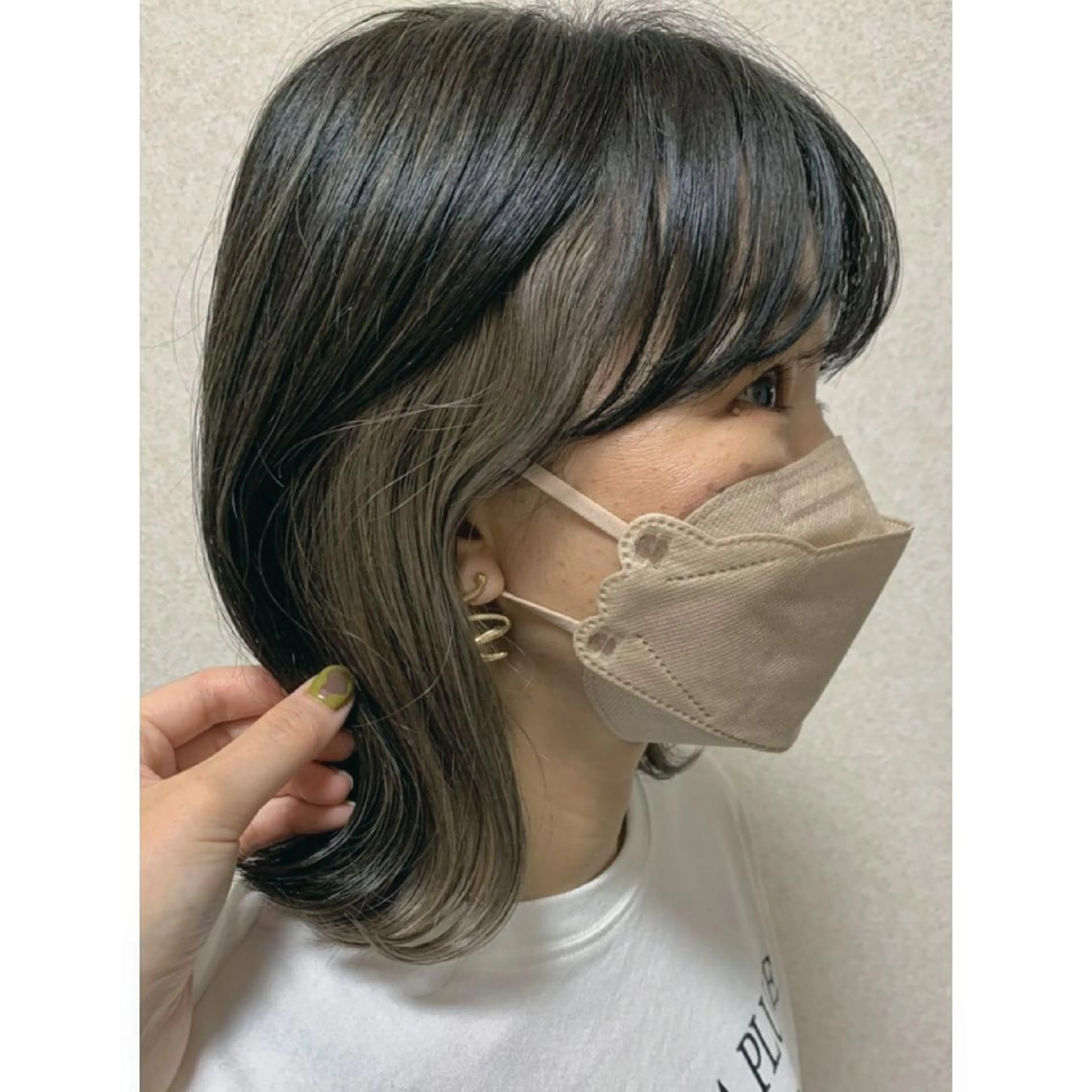ミディアム カラー ヘアアレンジ ベージュカラー ハイライトカラー インナーカラー オリーブベージュ オレンジ 髪質改善サロン🍃 AIRI のヘアスタイル