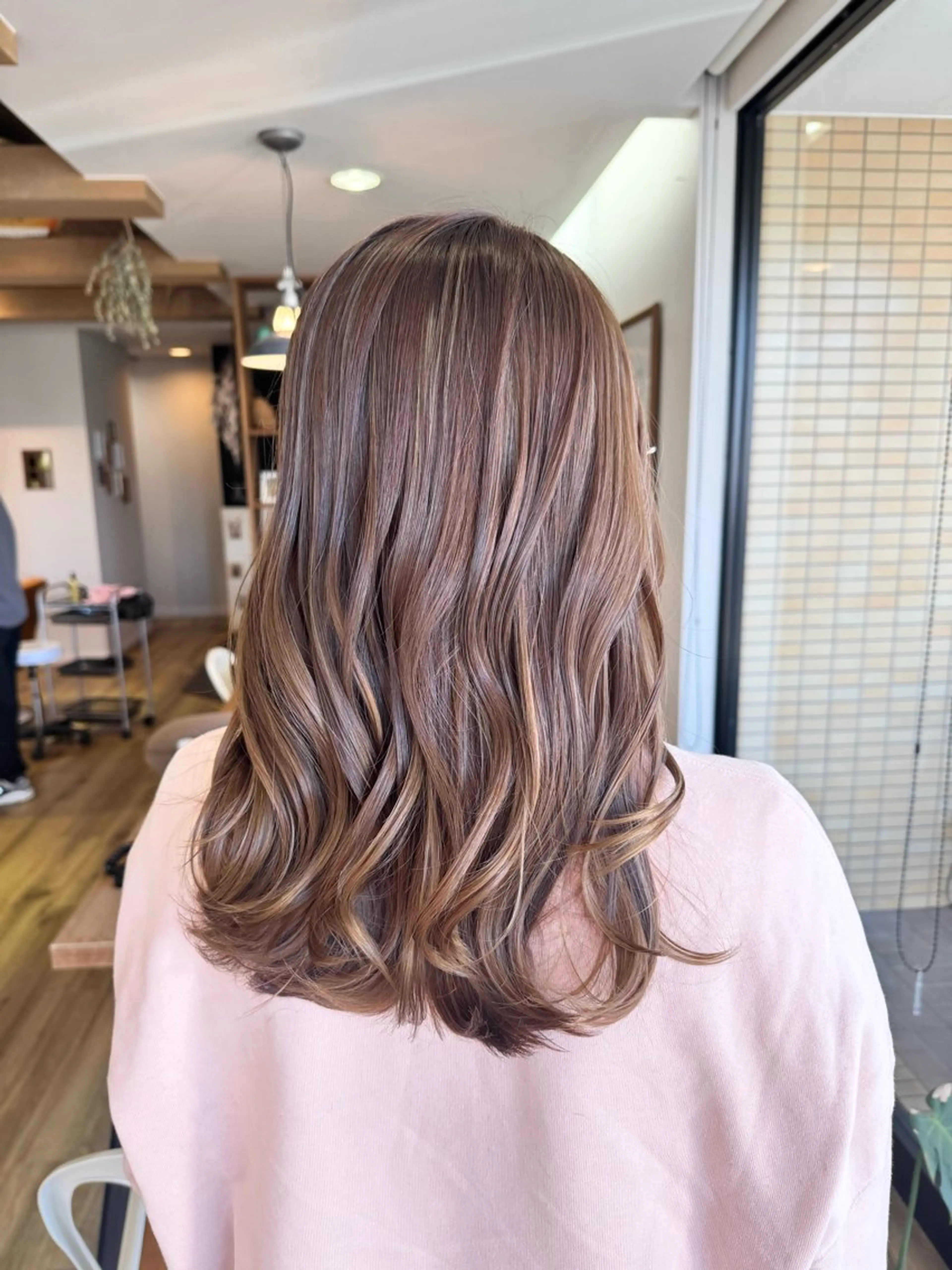 ロング カラー アッシュ ベージュカラー ヘアカラー トリートメント ツキダテ ユイのヘアスタイル