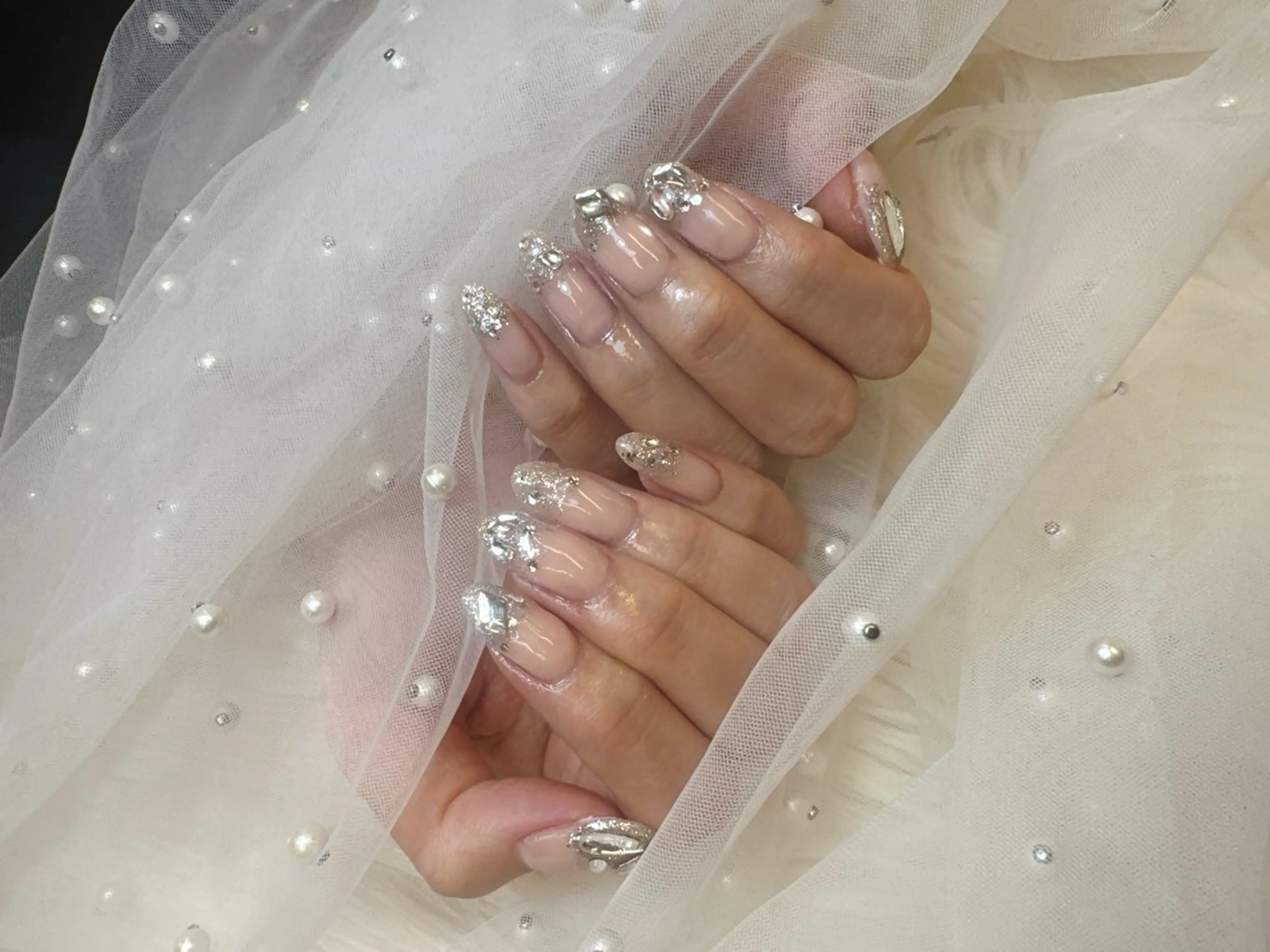 ネイル フラッシュネイル フラッシュマグ フレンチネイル ガラスフレンチ キラキラネイル ハンドネイル Queeens nailのネイルデザイン