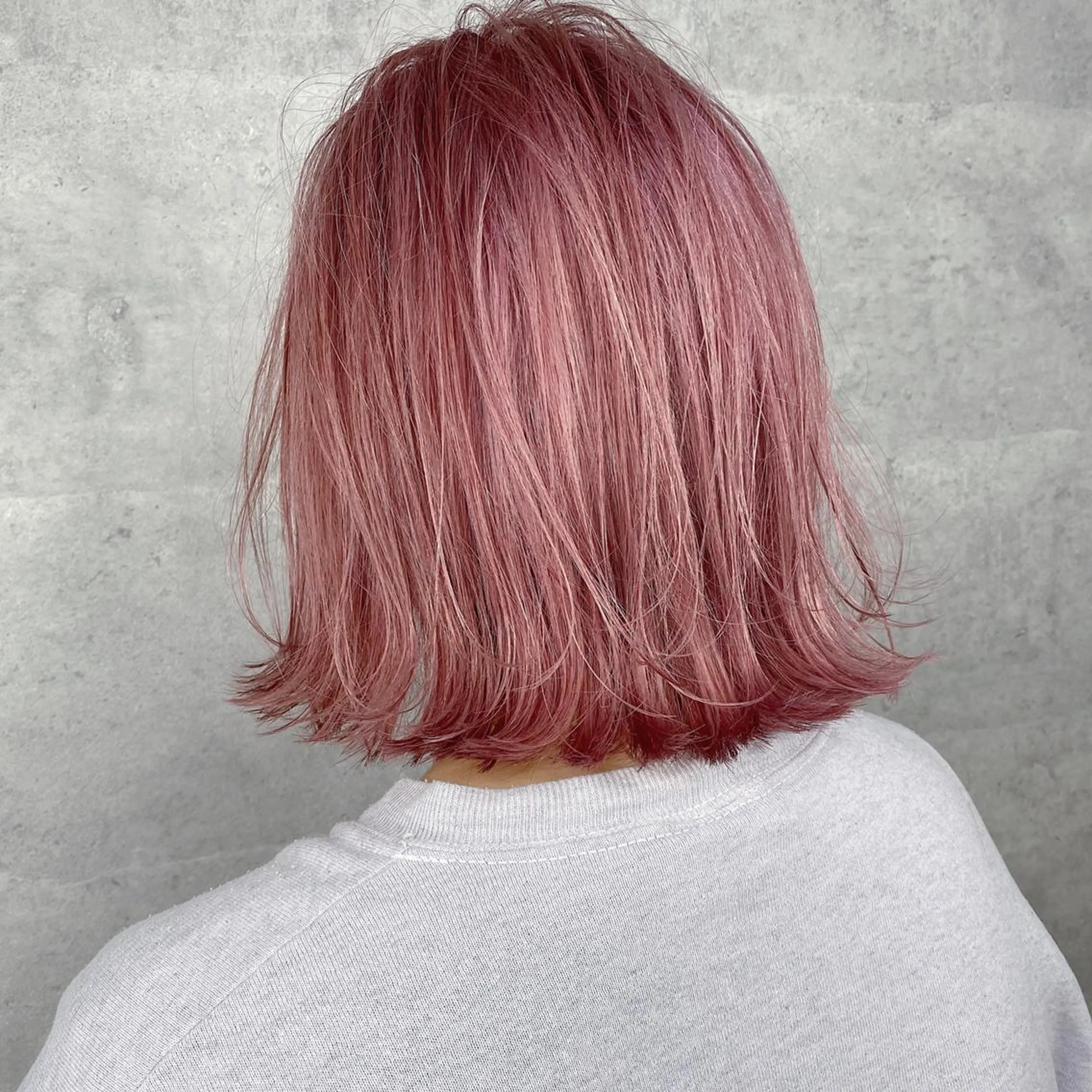 ミディアム カラー _WHITE 天王寺のヘアスタイル