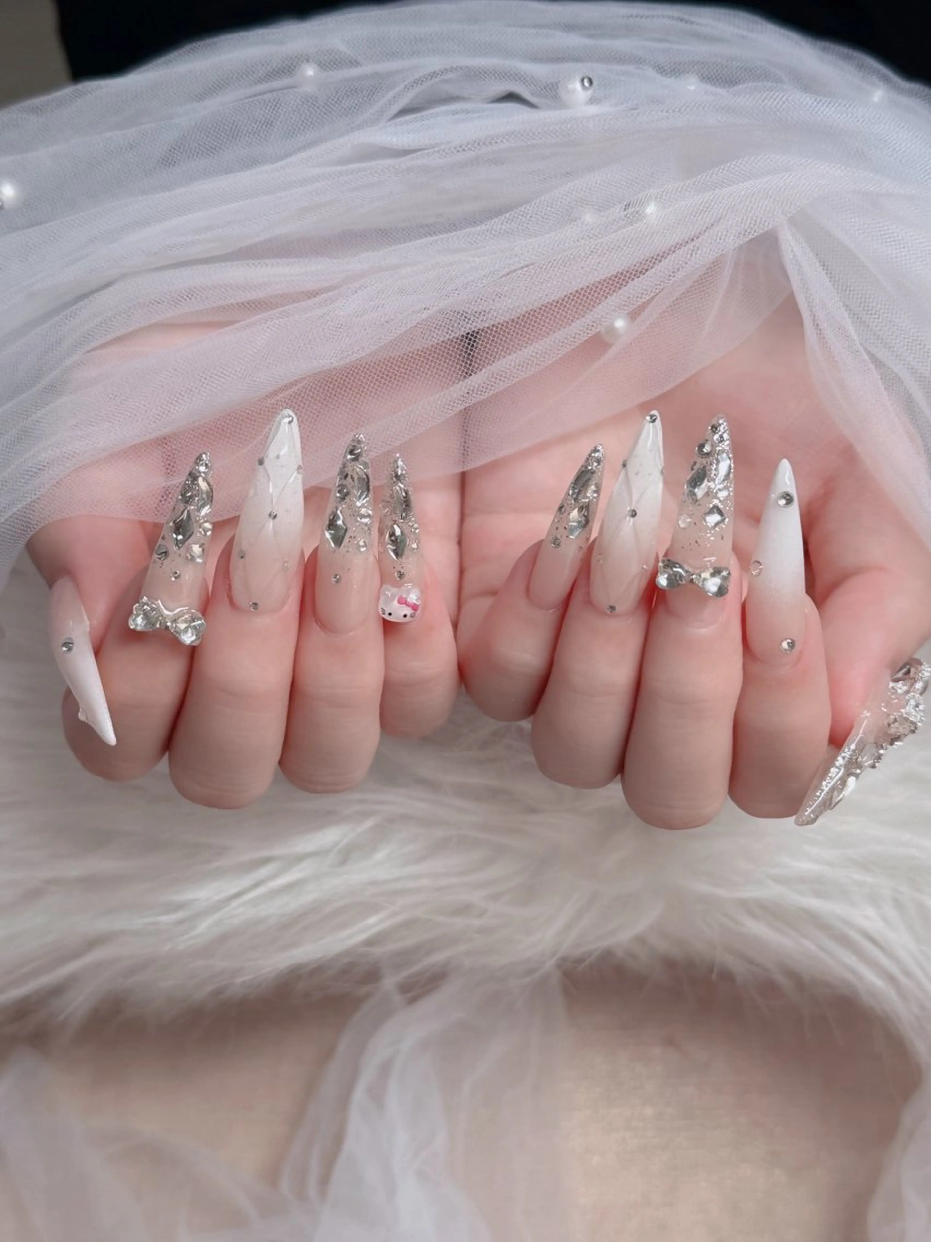 ネイル オーロラネイル フレンチネイル ジェルネイル ハロウィン キラキラネイル ハンドネイル H.baby Nail Salonのネイルデザイン