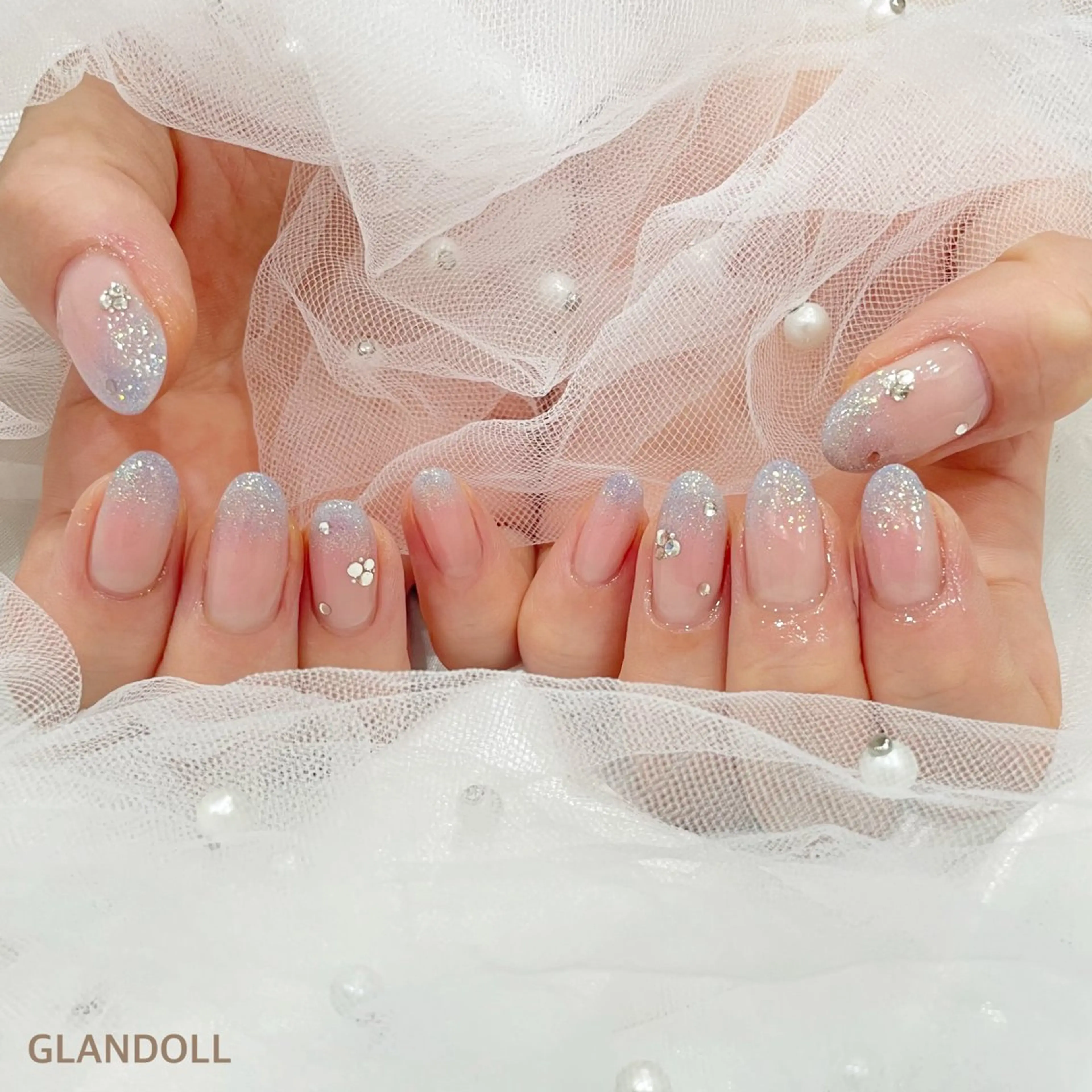 ネイル チークネイル ラメ(グリッター) ラメグラデーション ハンドネイル GLANDOLL YURIのネイルデザイン