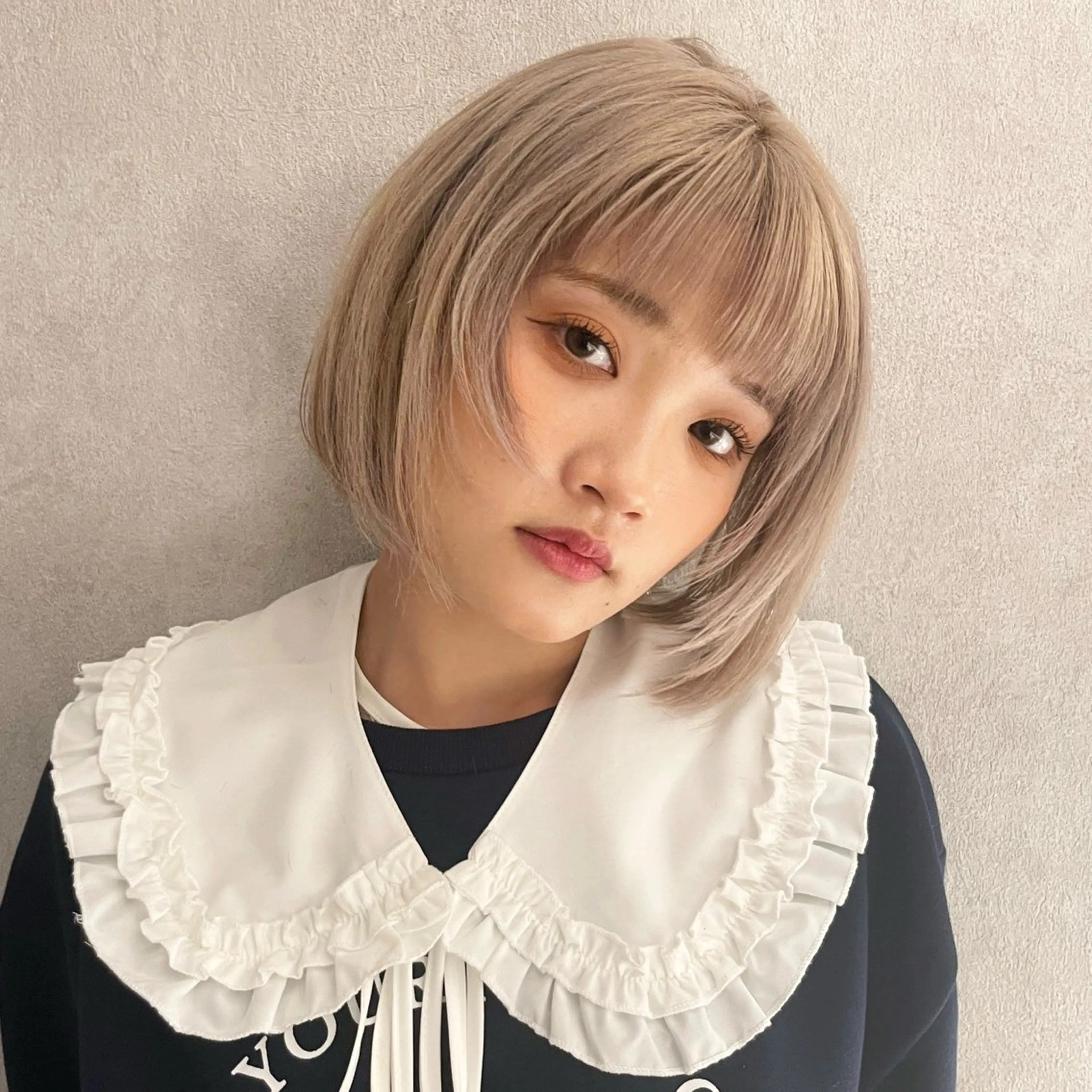 ショート カラー 切りっぱなしボブ ベージュカラー ブリーチ ハイトーンカラー ミルクティーベージュ GO TODAY シェアサロン 原宿Verno店所属・髪質改善/ブリーチ/ ボブ特化/よしきのヘアスタイル