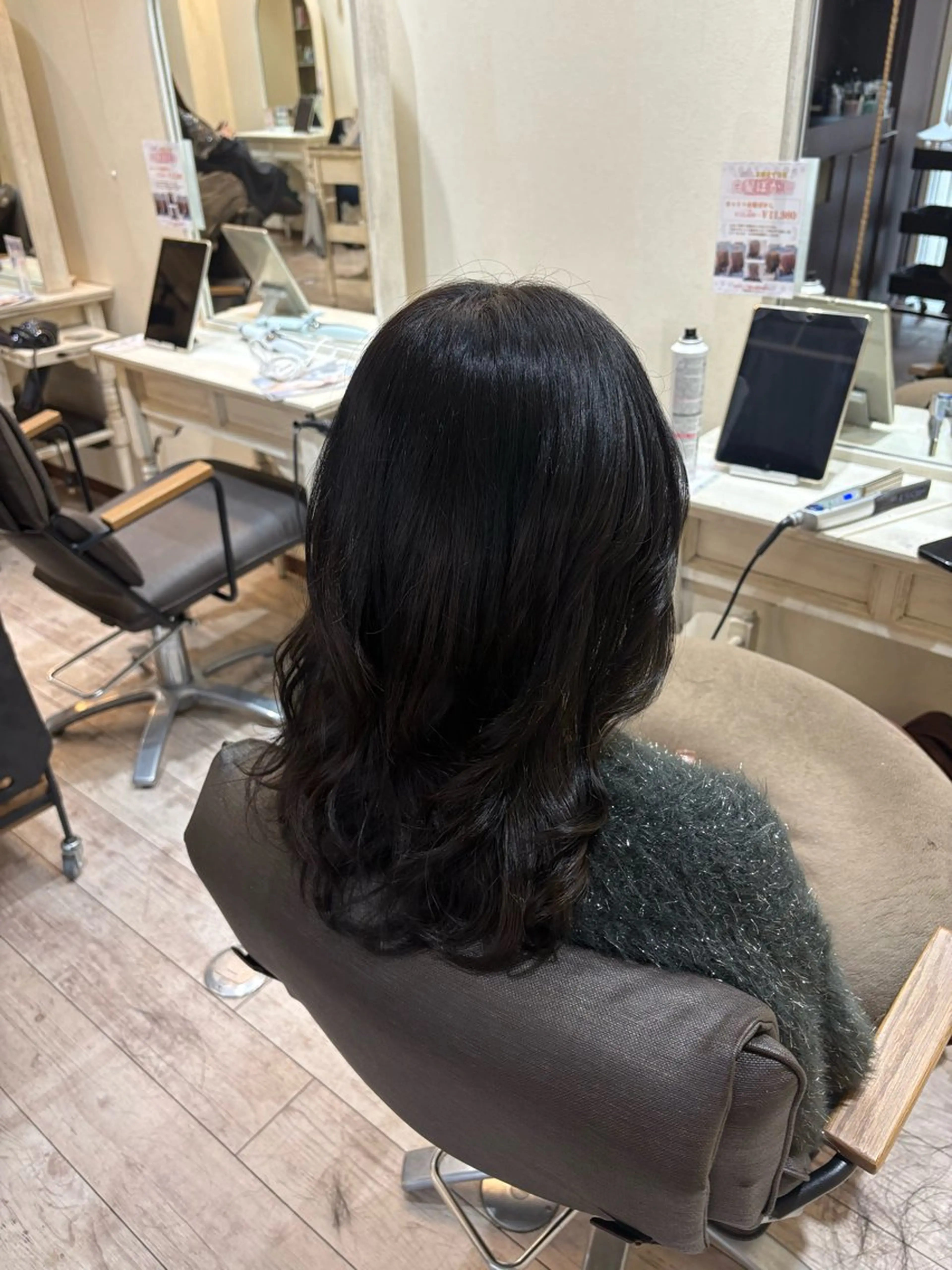 ミディアム カラー 髪質改善 トリートメント カット ヘアカラー トリートメント 艶カラー/縮毛矯正/ レイヤー/栄/あやかのヘアスタイル