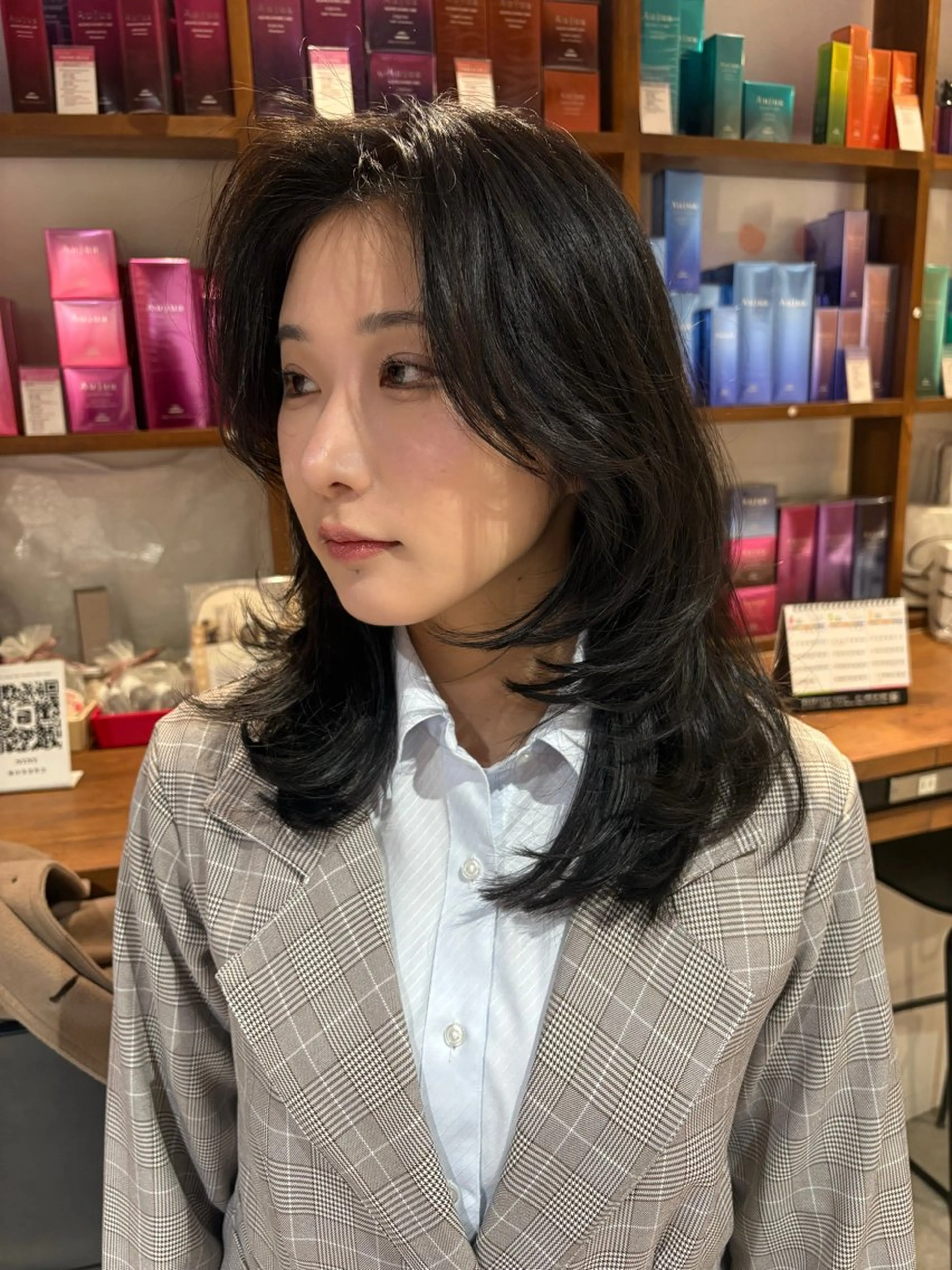 ミディアム カラー 黒髪 ナチュラルブラック レイヤーカット 海外レイヤー/赤み 消しカラー/上原聖奈のヘアスタイル