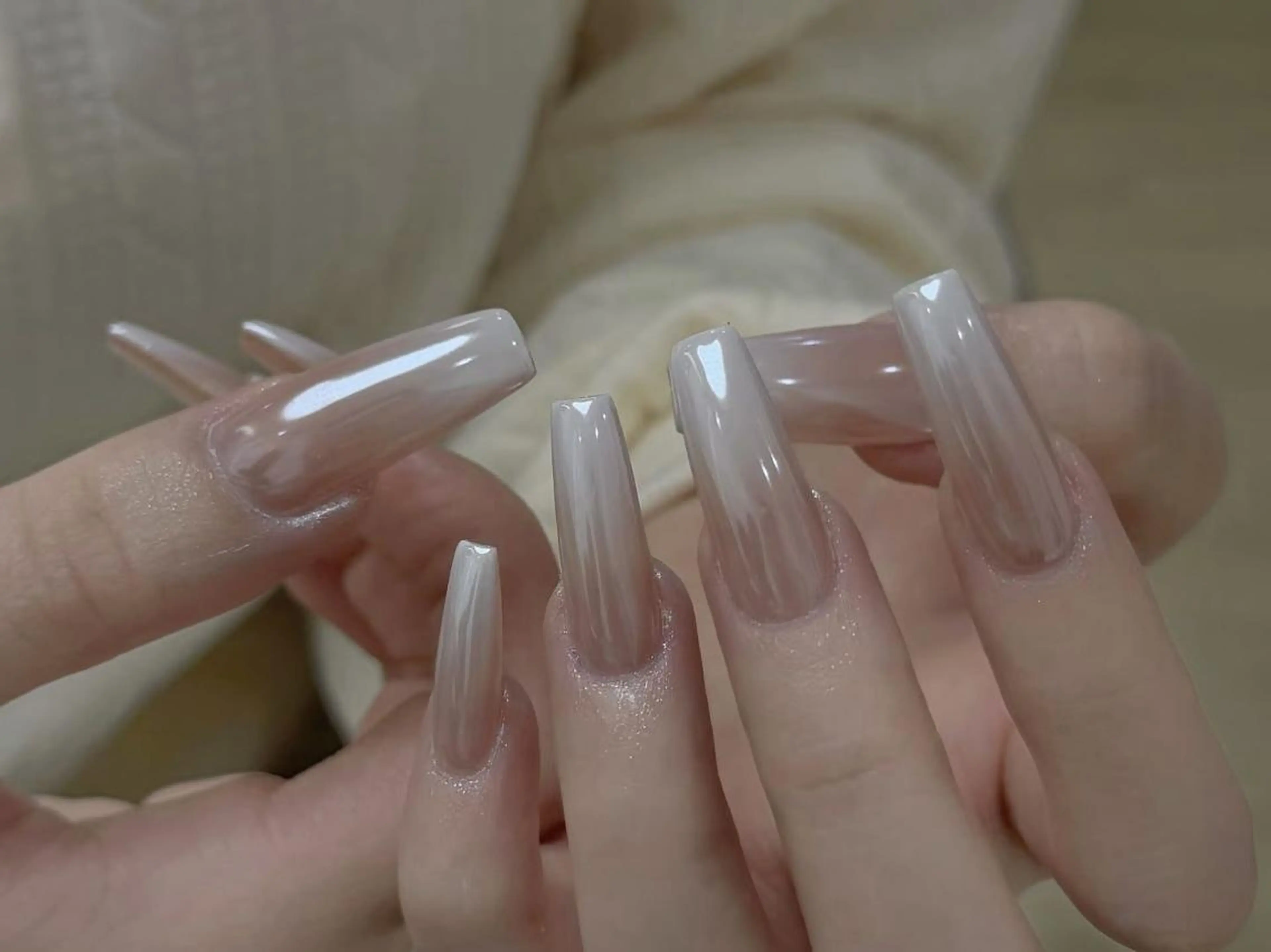 ネイル グラデーション ロングネイル ミラーネイル シンプルネイル ネイルチップ ハンドネイル ハンドケア 🎀Kiko  🎀のネイルデザイン