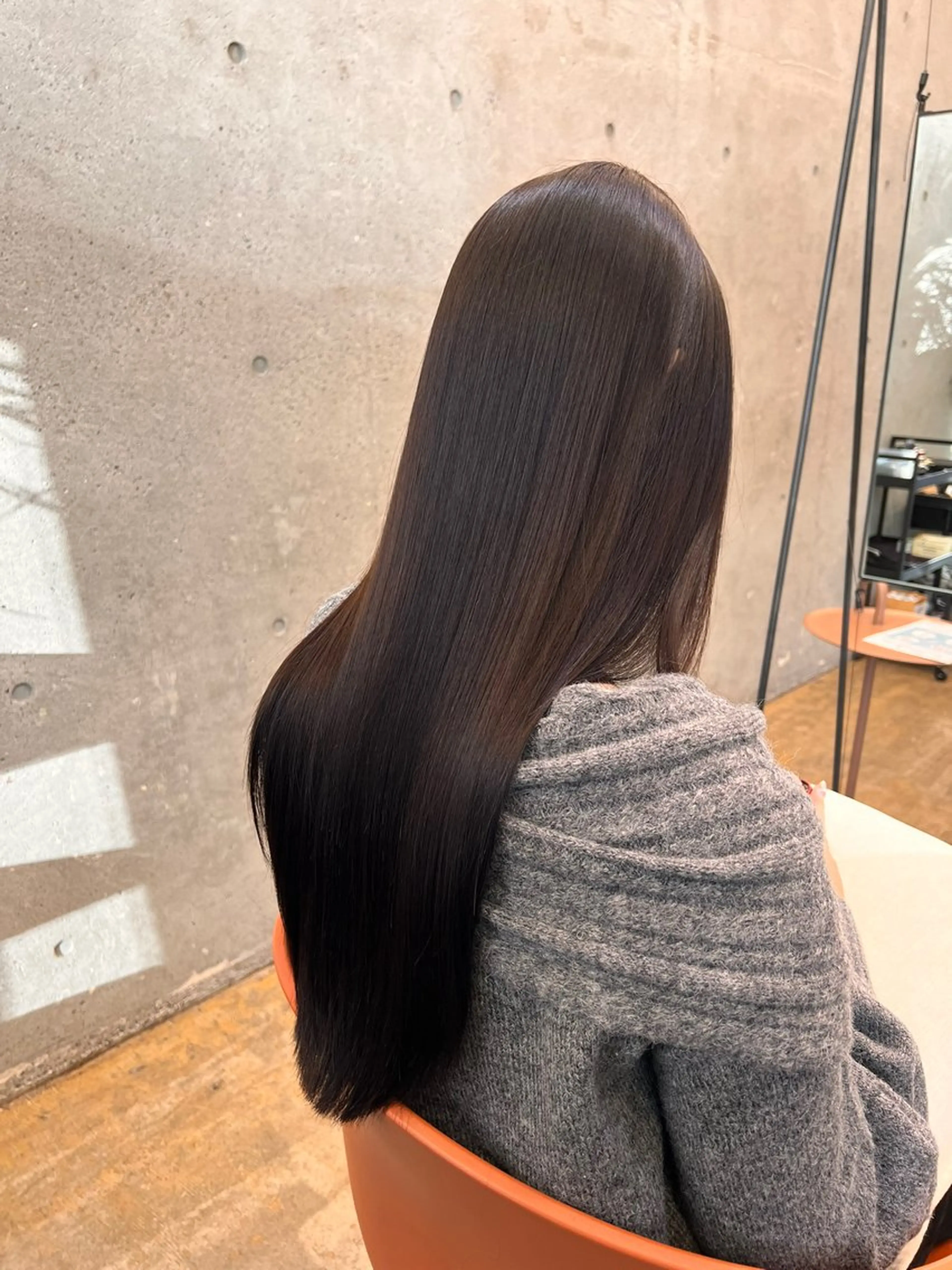 ロング カラー パーマ オレンジ 縮毛矯正 ストレートパーマ ヘアカラー トリートメント ムツキ/品のある 艶カラー/縮毛矯正のヘアスタイル