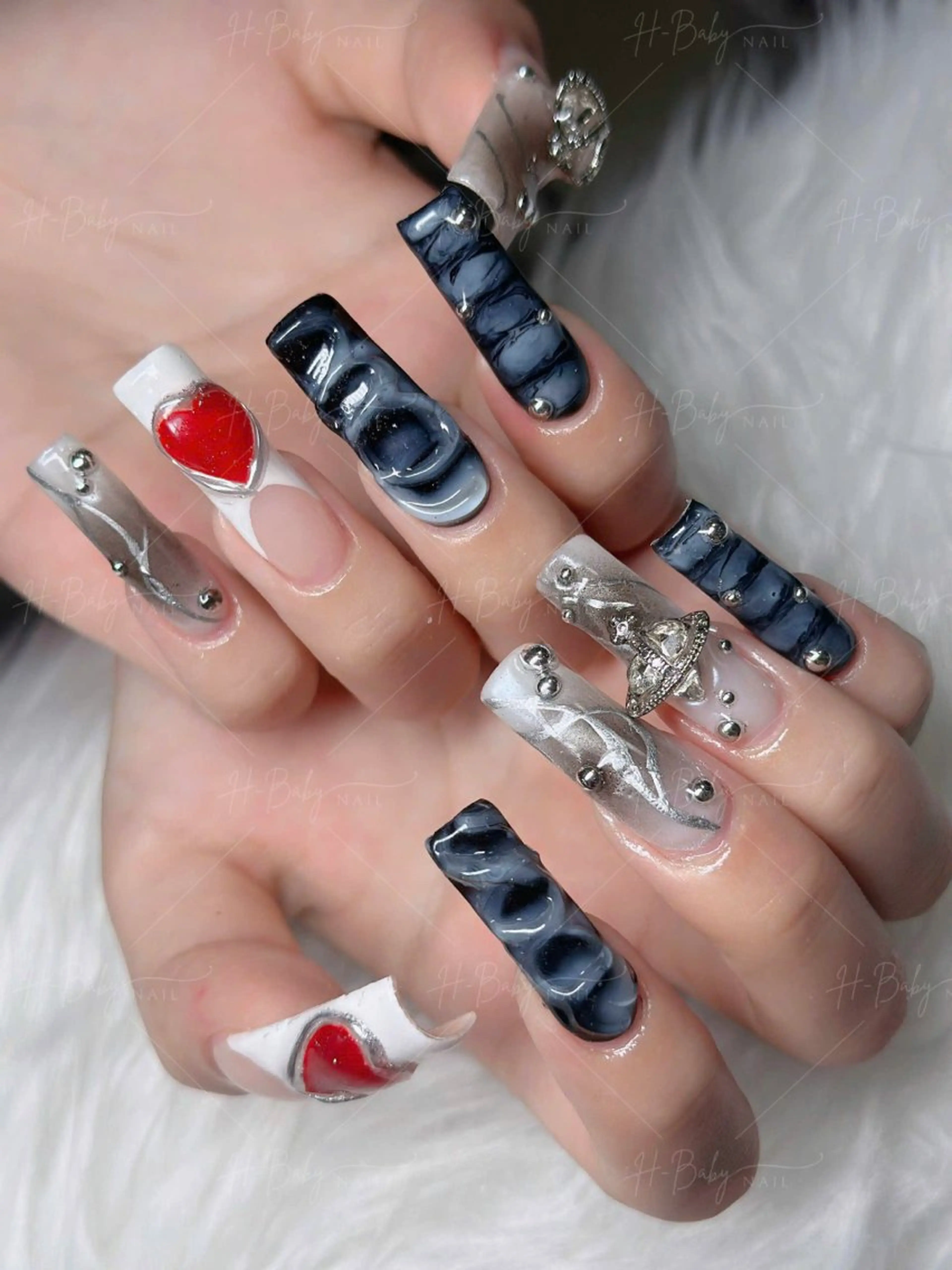 ネイル オーロラネイル フレンチネイル ジェルネイル ハロウィン キラキラネイル H.baby Nail Salonのネイルデザイン