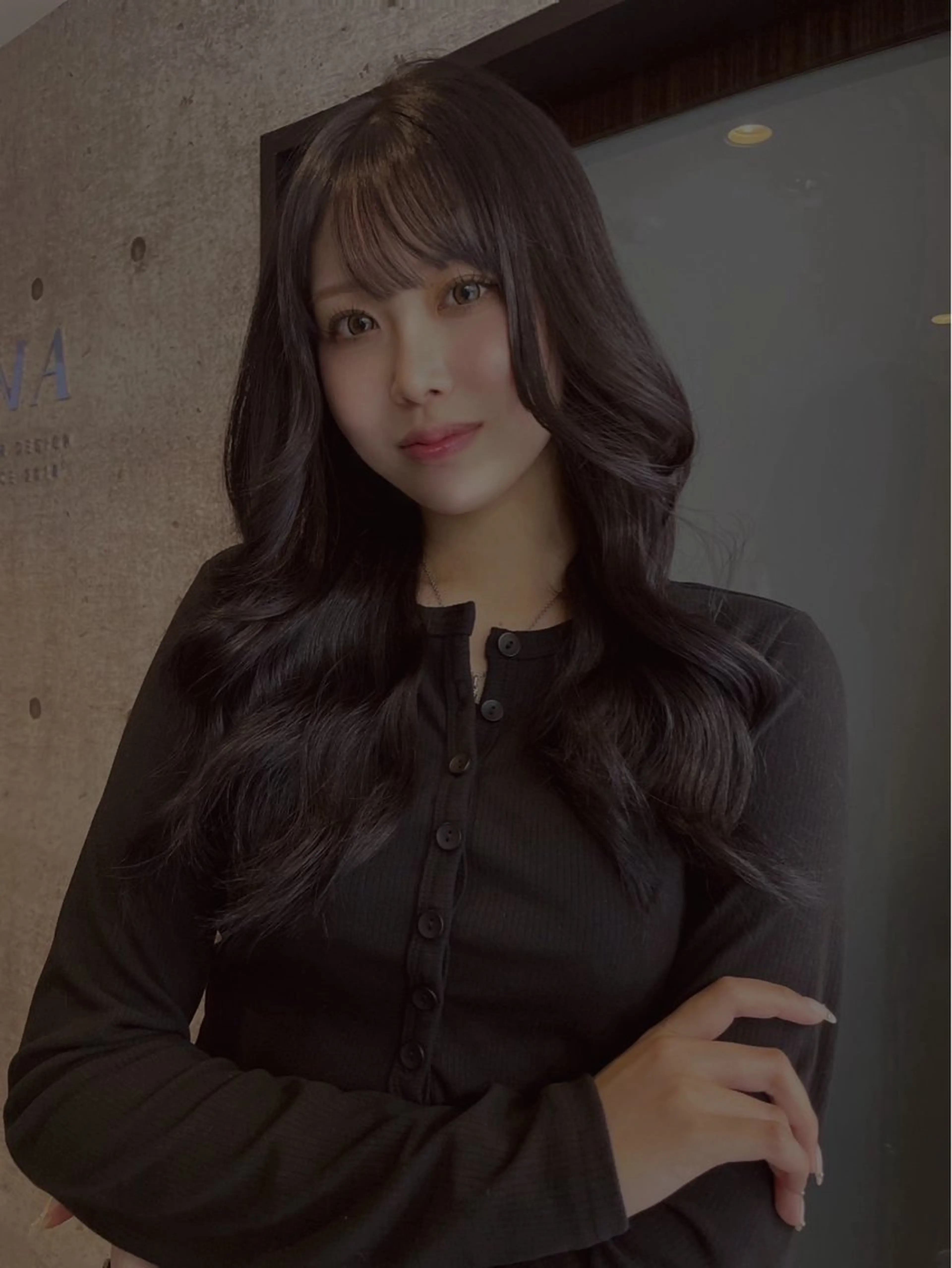 セミロング GEM YURI ハイトーンカラーのヘアスタイル