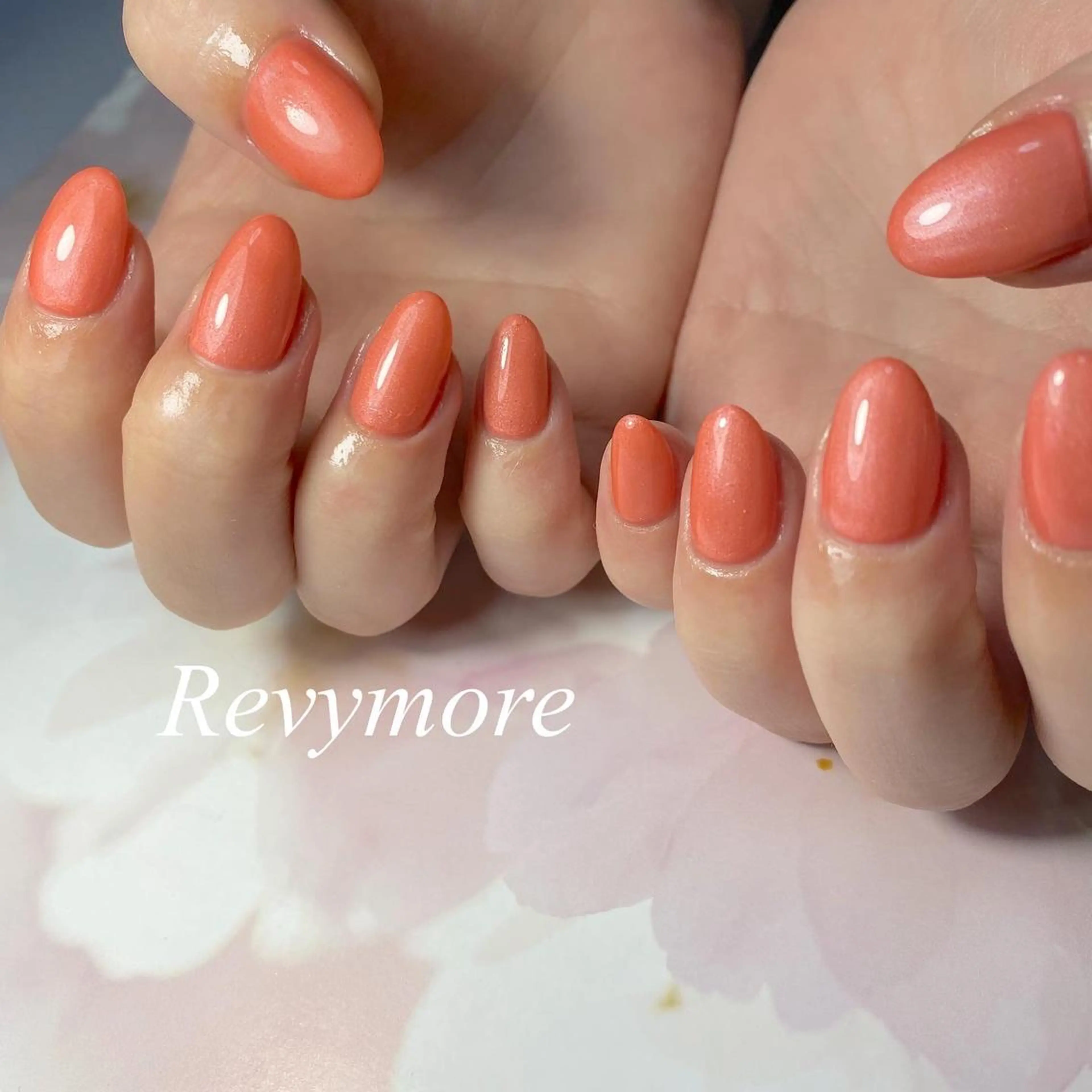 ショート ネイル ジェルネイル ニュアンスネイル オフィスネイル ピンク シンプルネイル nail salon Revymoreのネイルデザイン