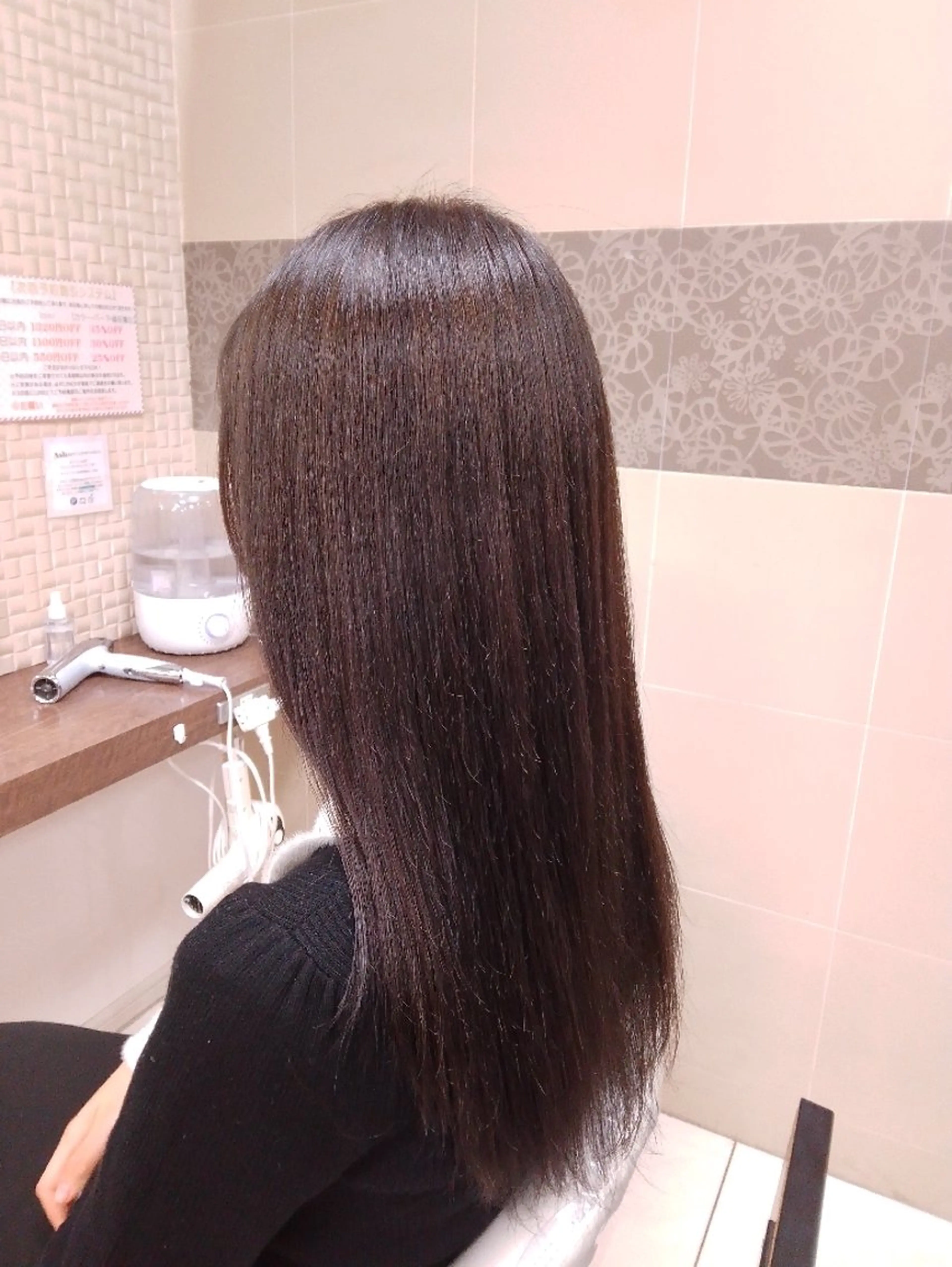 ロング カラー 透明感カラー グレージュ 本間 郁梨のヘアスタイル