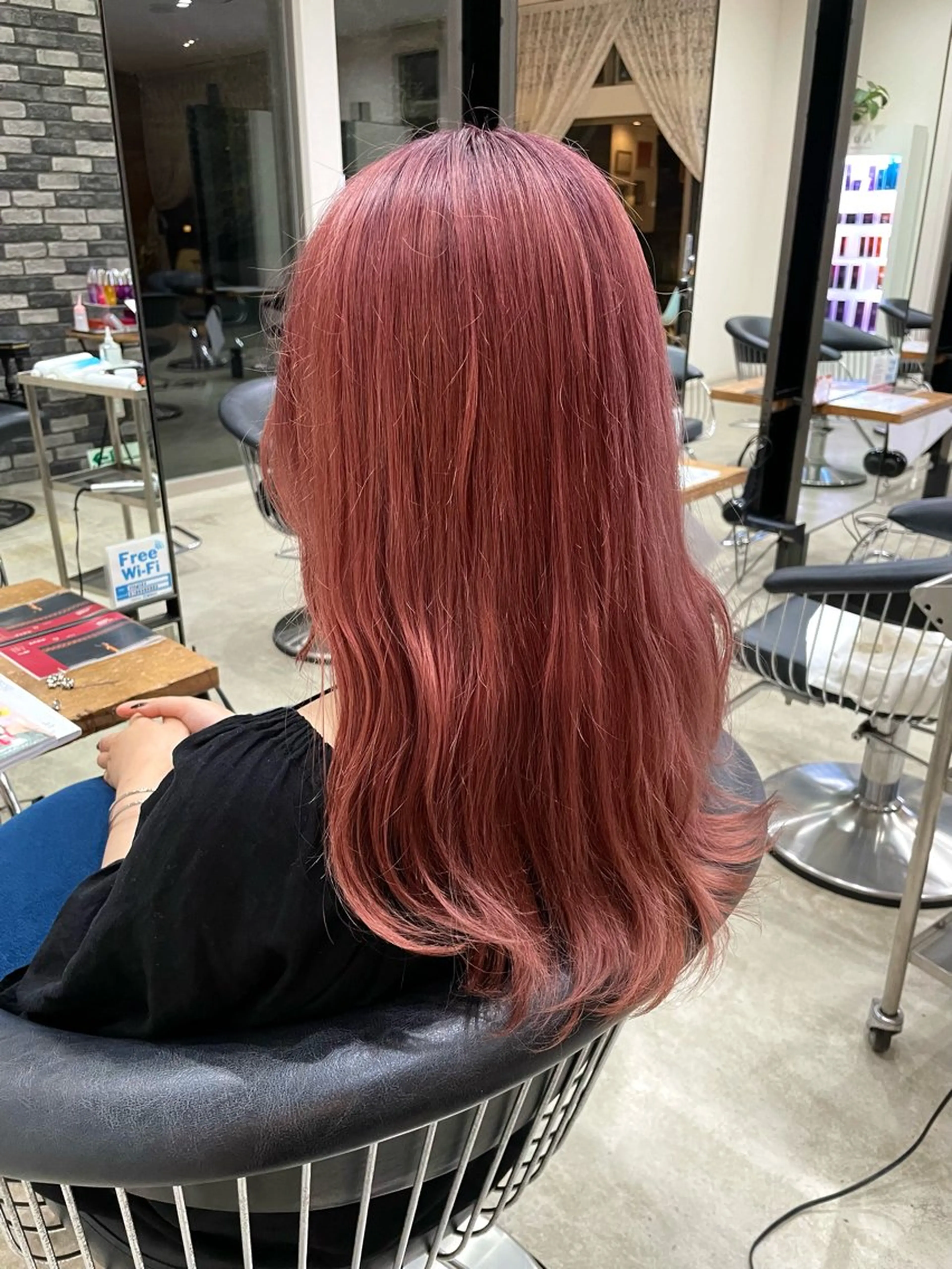 カラー ブリーチ ピンクカラー カット ヘアカラー 芳賀 風斗のヘアスタイル