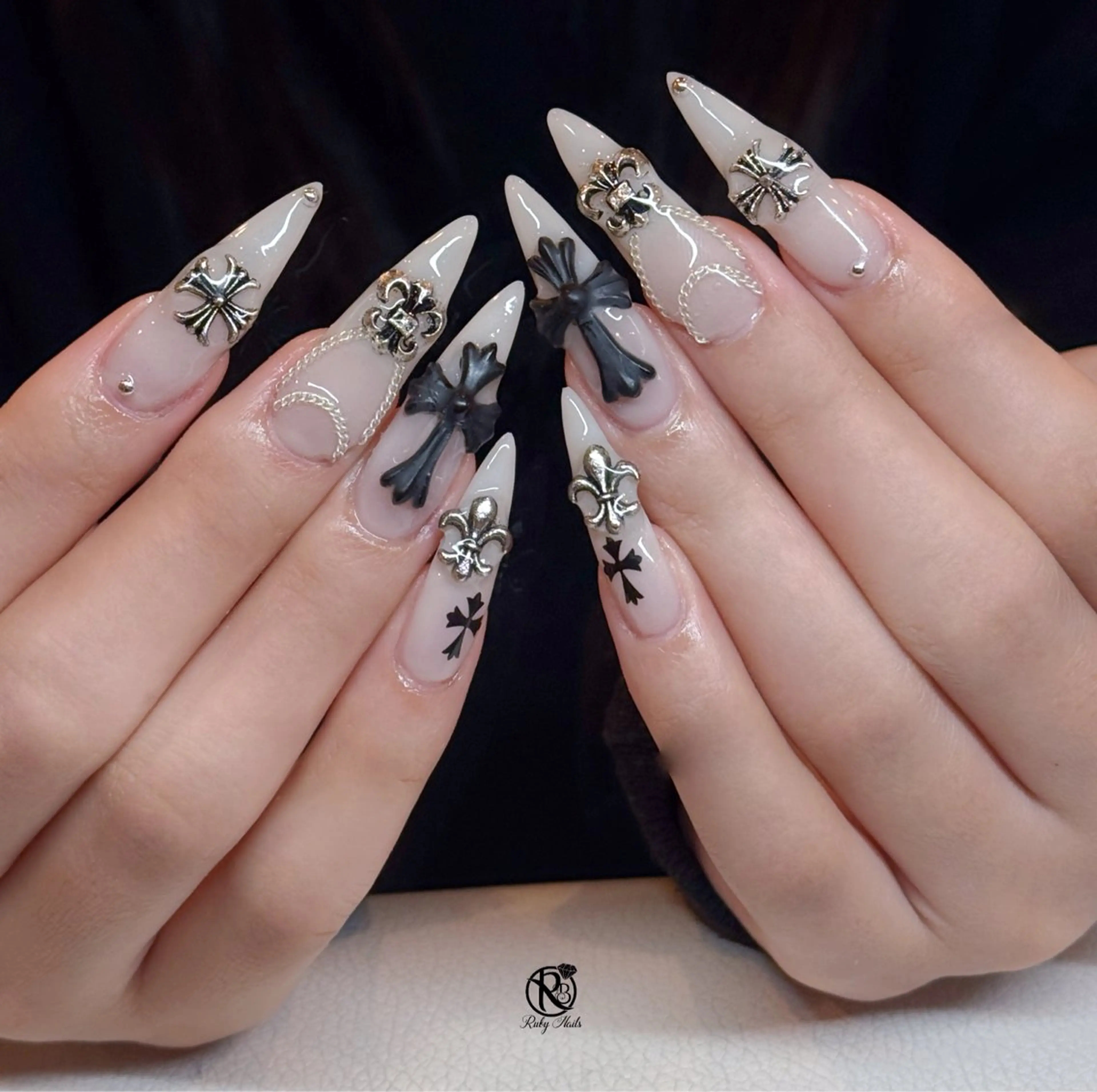 ネイル ボルドー ブラウン チークネイル ドット フットネイル ハンドネイル Ruby Nail 霞ヶ関店のネイルデザイン