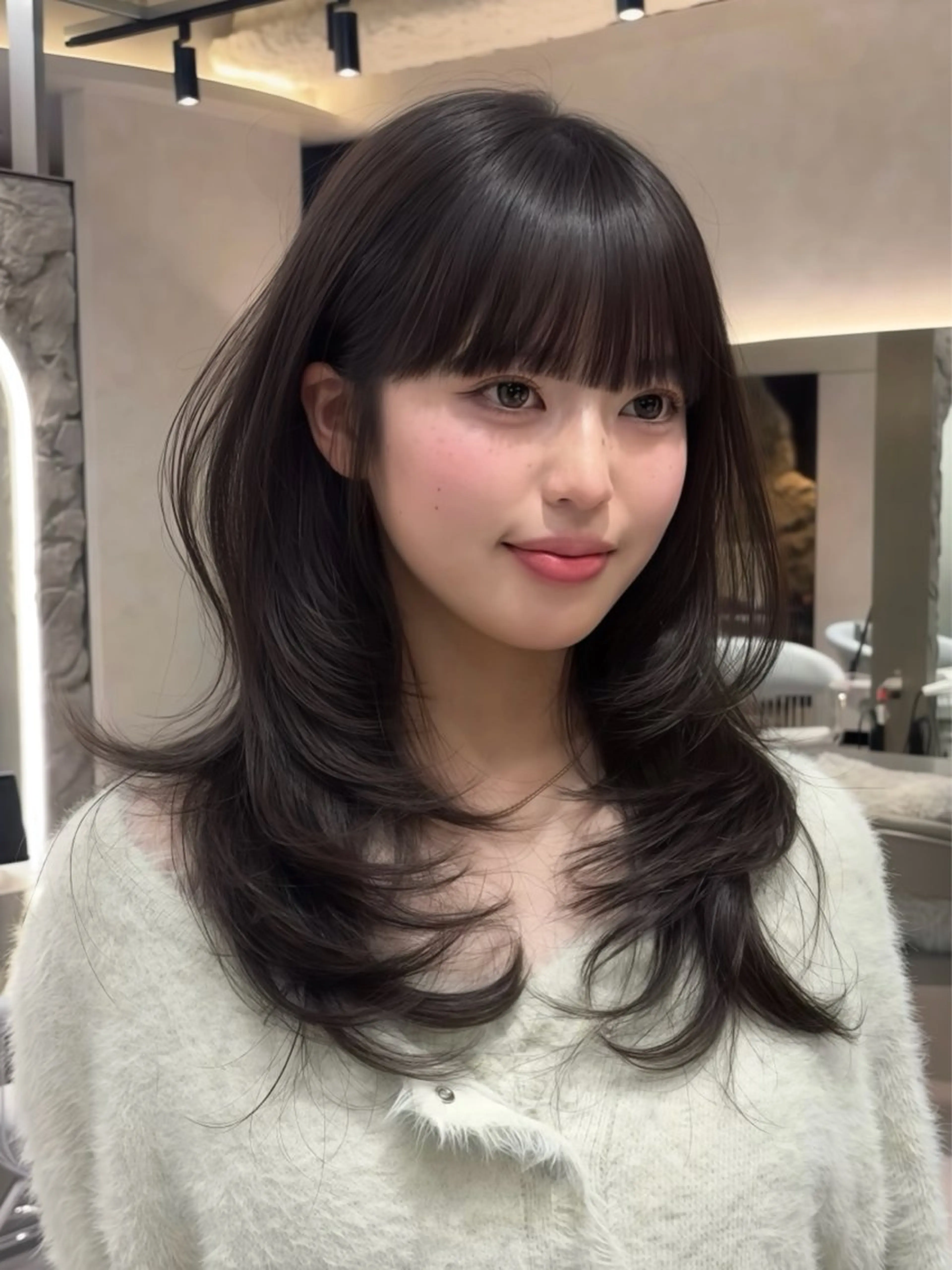 ロング 顔まわりレイヤー 顔周りカット ハイレイヤー レイヤーカット ローレイヤー カット ヘアカラー MOMOHA/ 🍑レイヤーカットのヘアスタイル