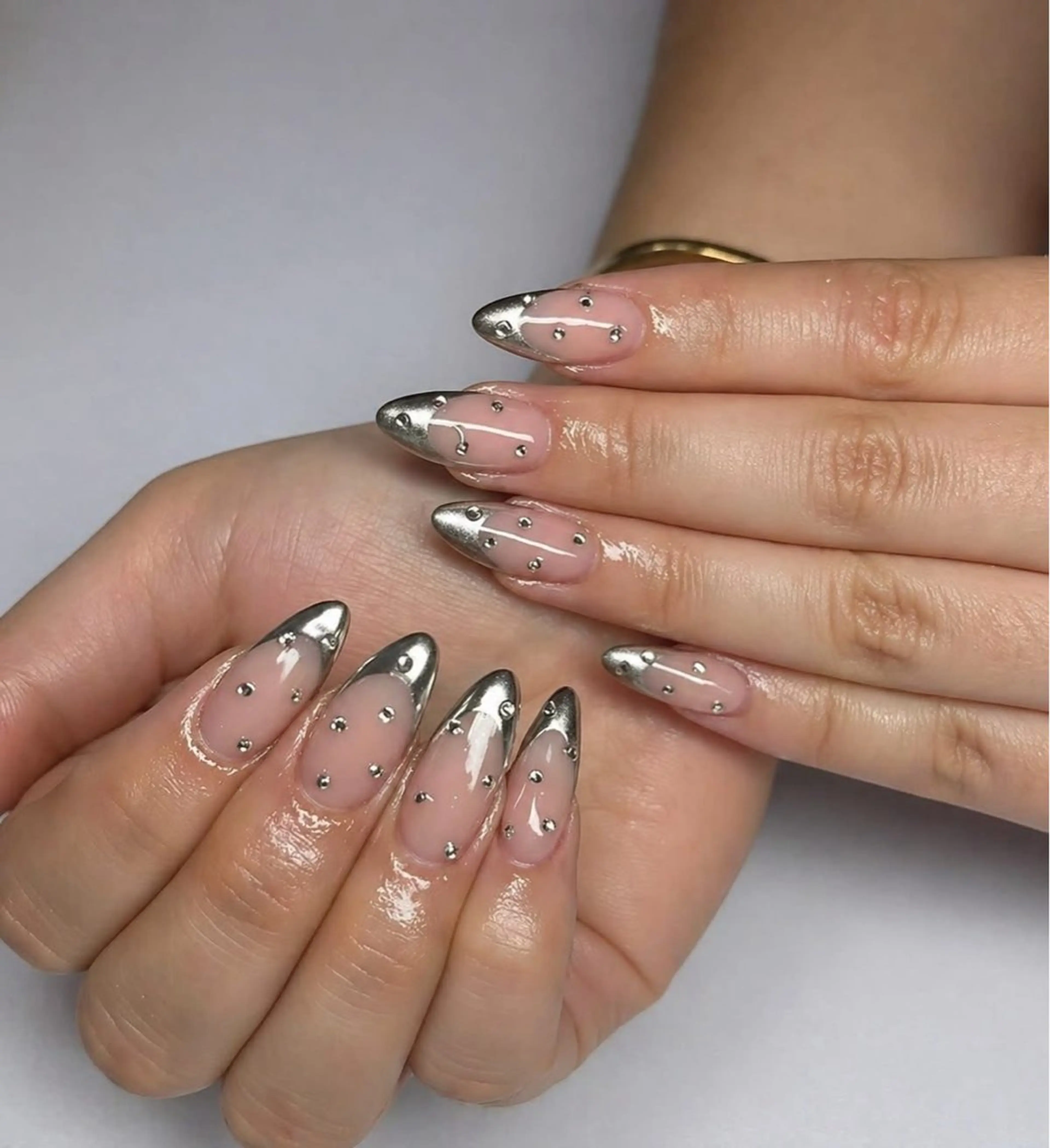 (チップ長さだし10本)ミラー+ストーンアートを付ける💅🌺の写真