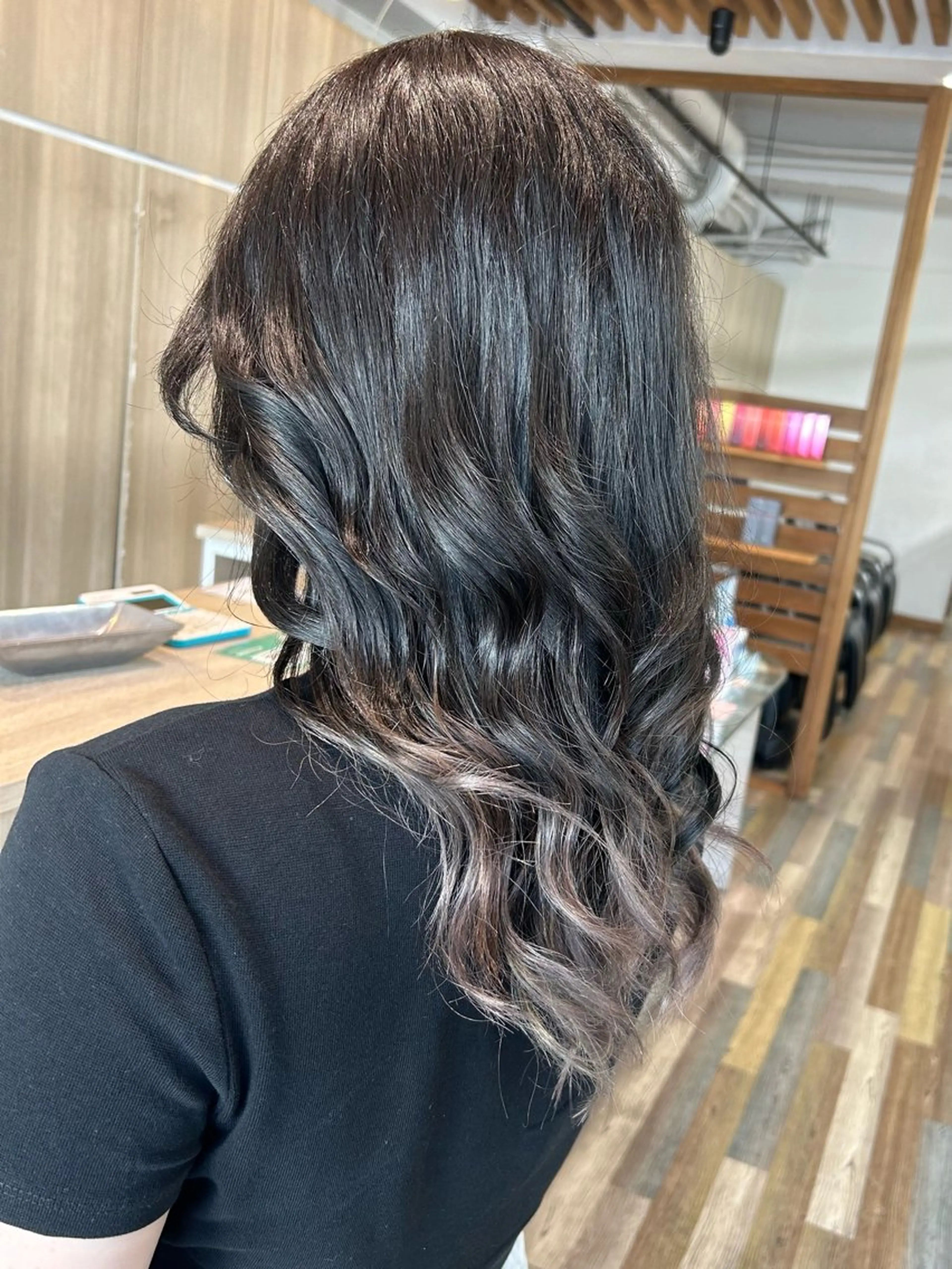 ミディアム 志賀　輝/ハイライト /縮毛矯正/髪質改善のヘアスタイル
