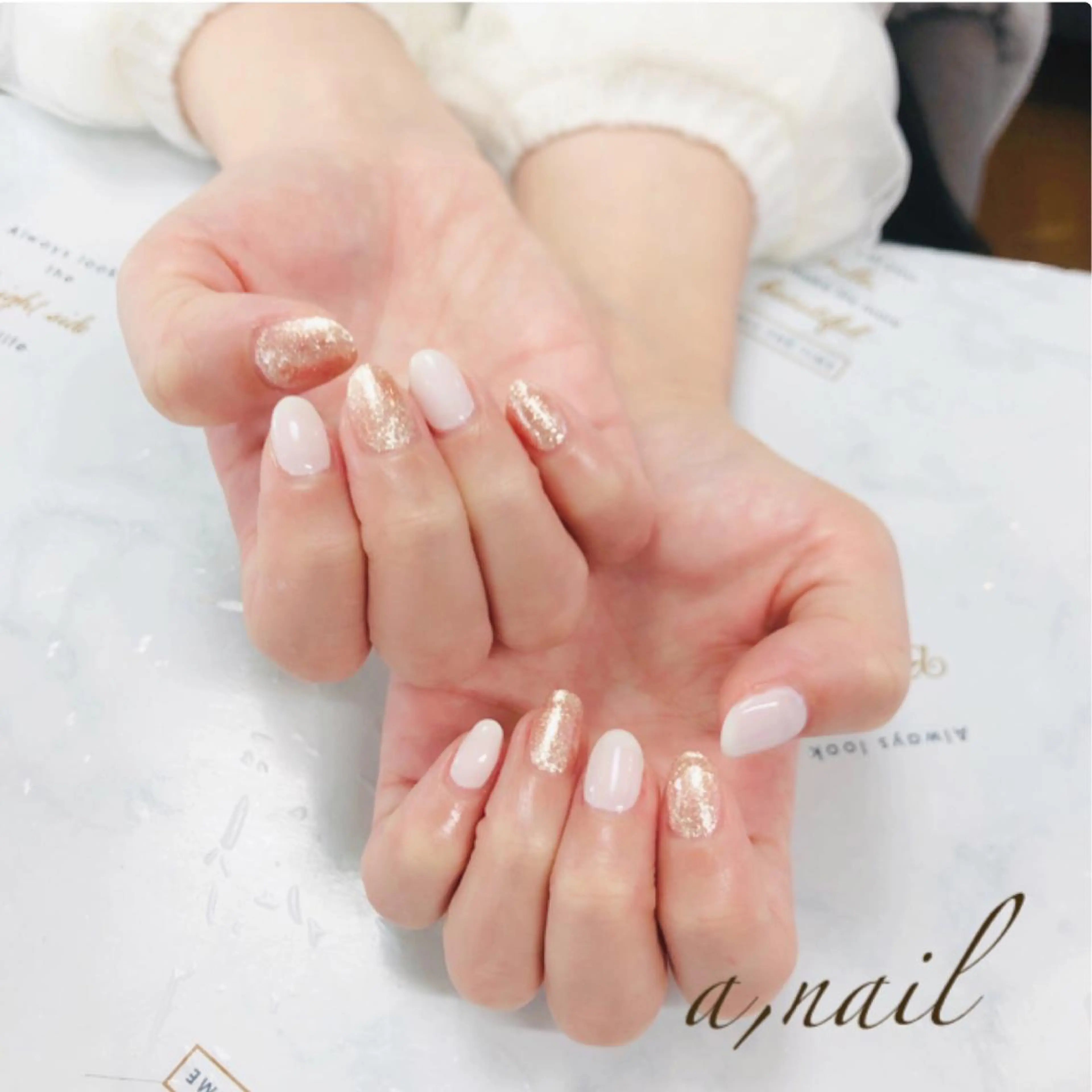ネイル フットネイル ラメ(グリッター) ニュアンスネイル オフィスネイル ワンカラーネイル ハンドネイル ネイルサロン エーネイルのネイルデザイン